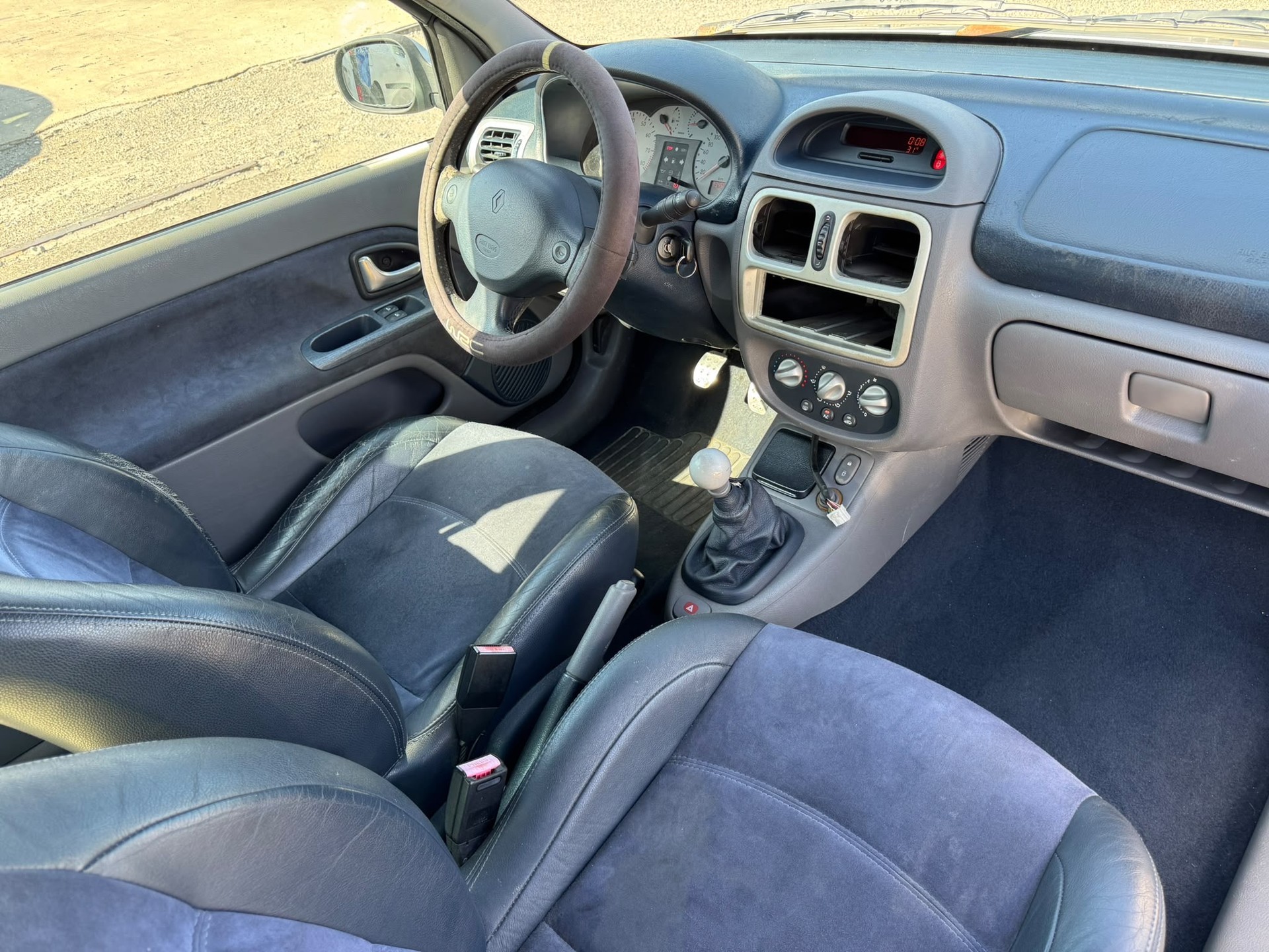 RENAULT Clio 2.0 16V Sport-image-4