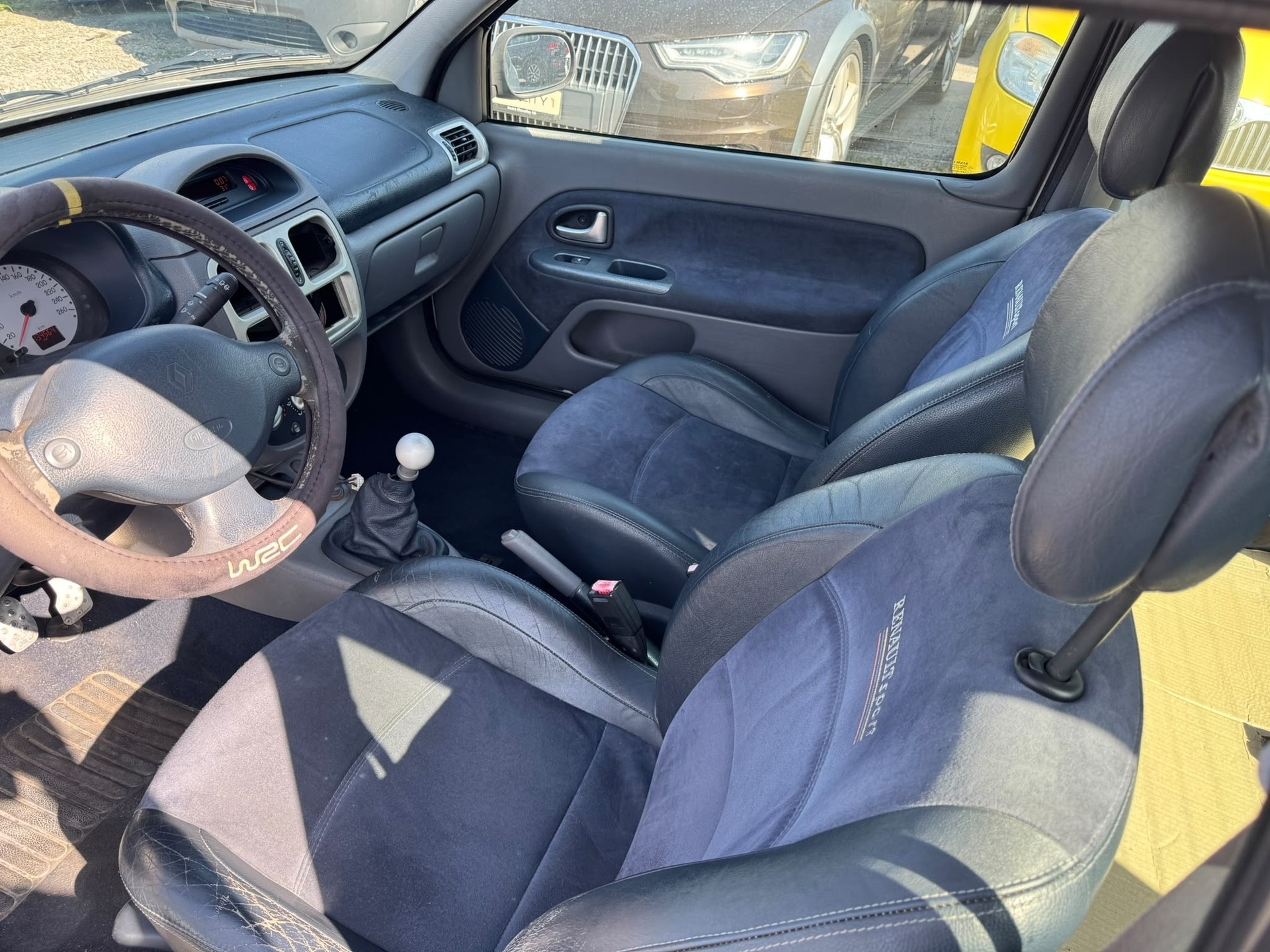 RENAULT Clio 2.0 16V Sport-image-15