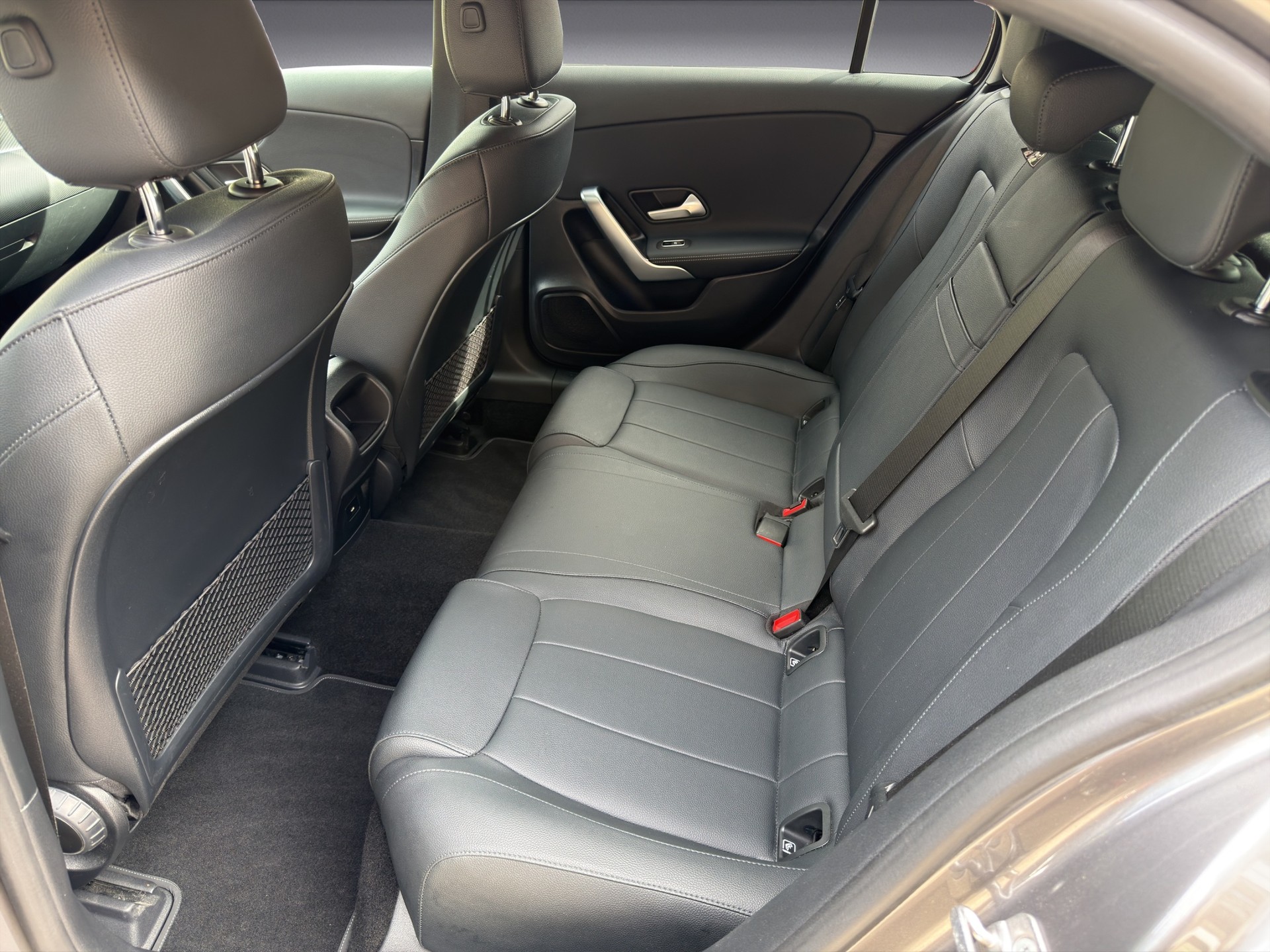 MERCEDES-BENZ A 180 7G-DCT-image-12