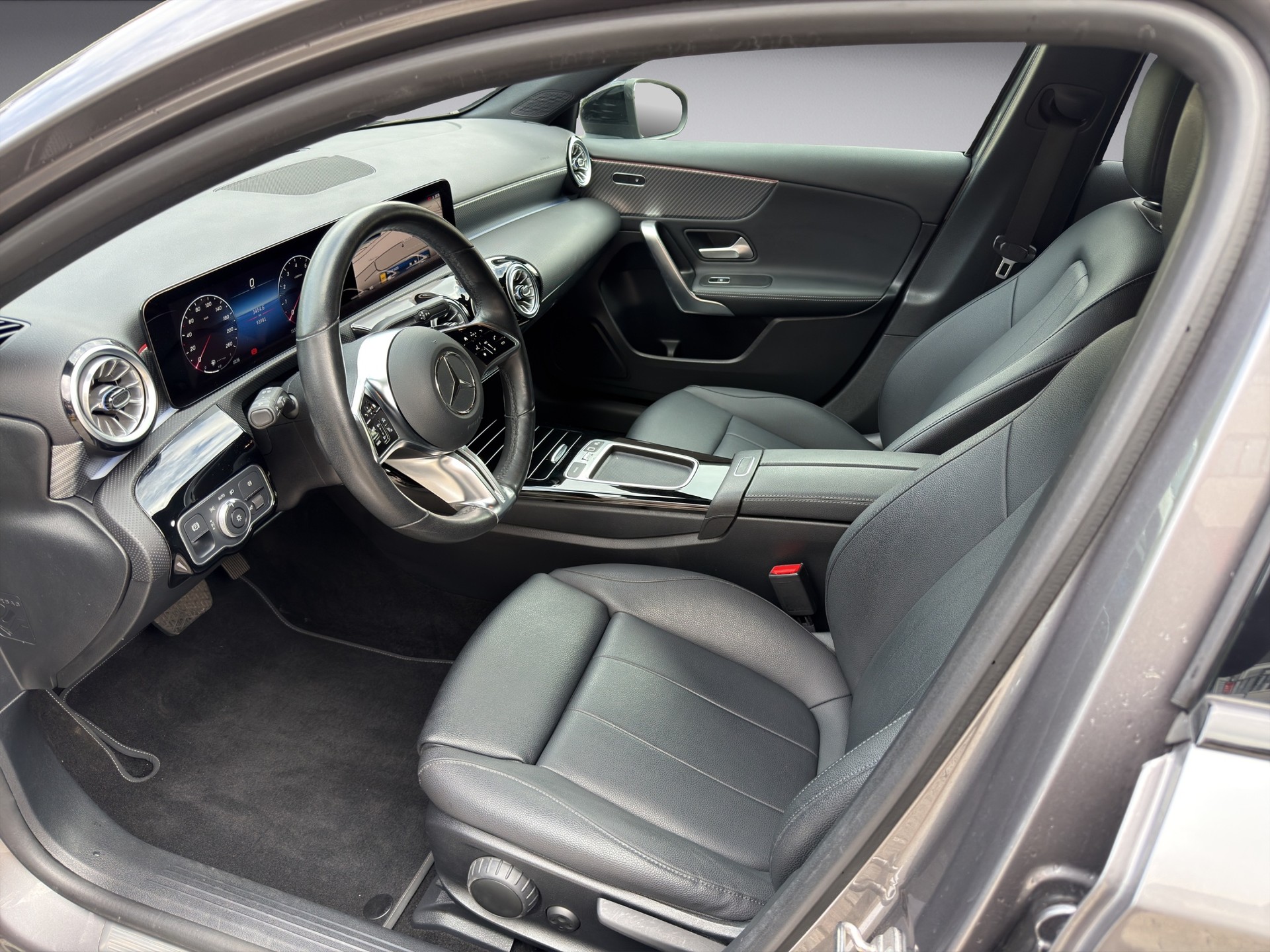 MERCEDES-BENZ A 180 7G-DCT-image-8