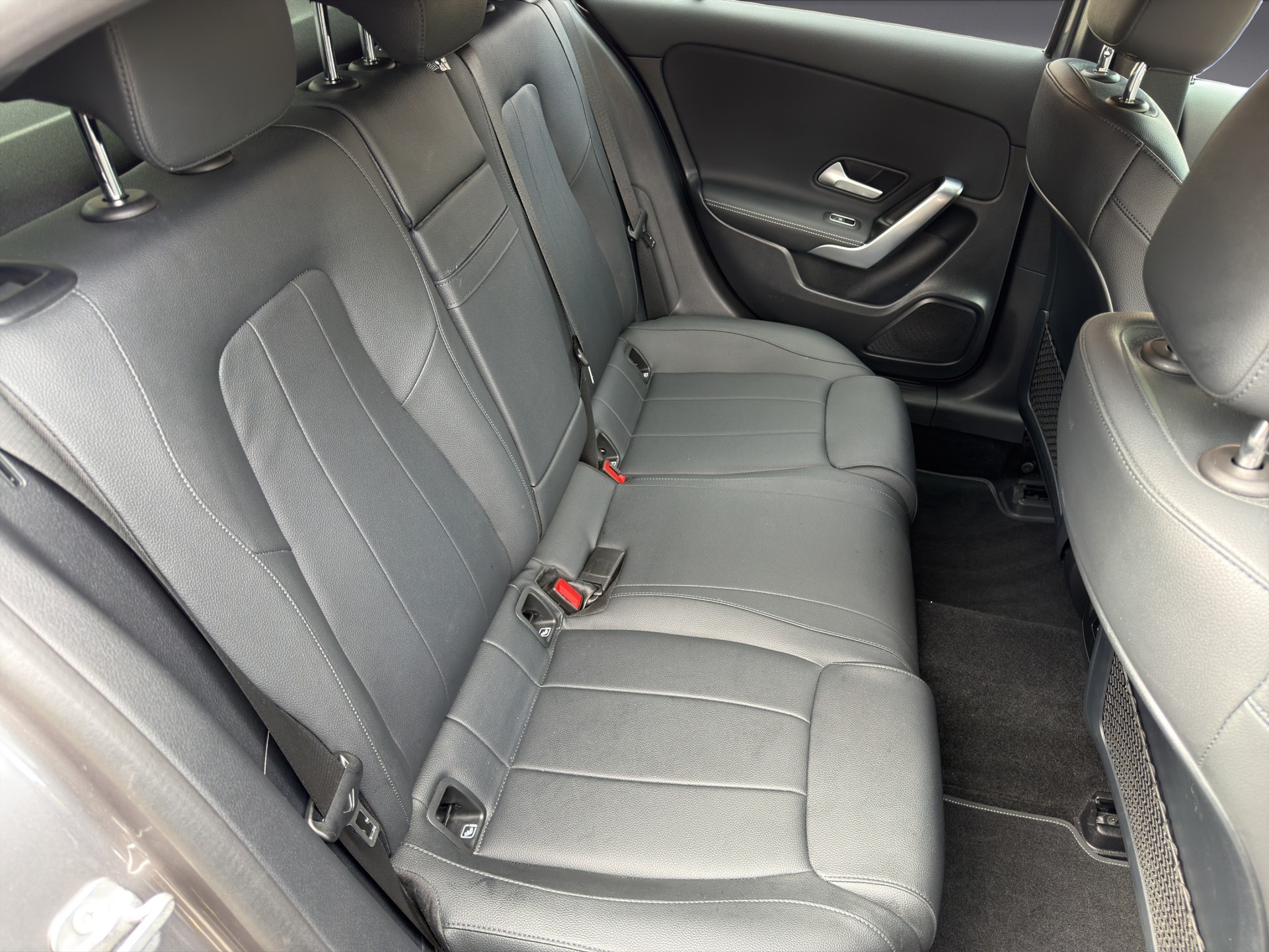 MERCEDES-BENZ A 180 7G-DCT-image-13