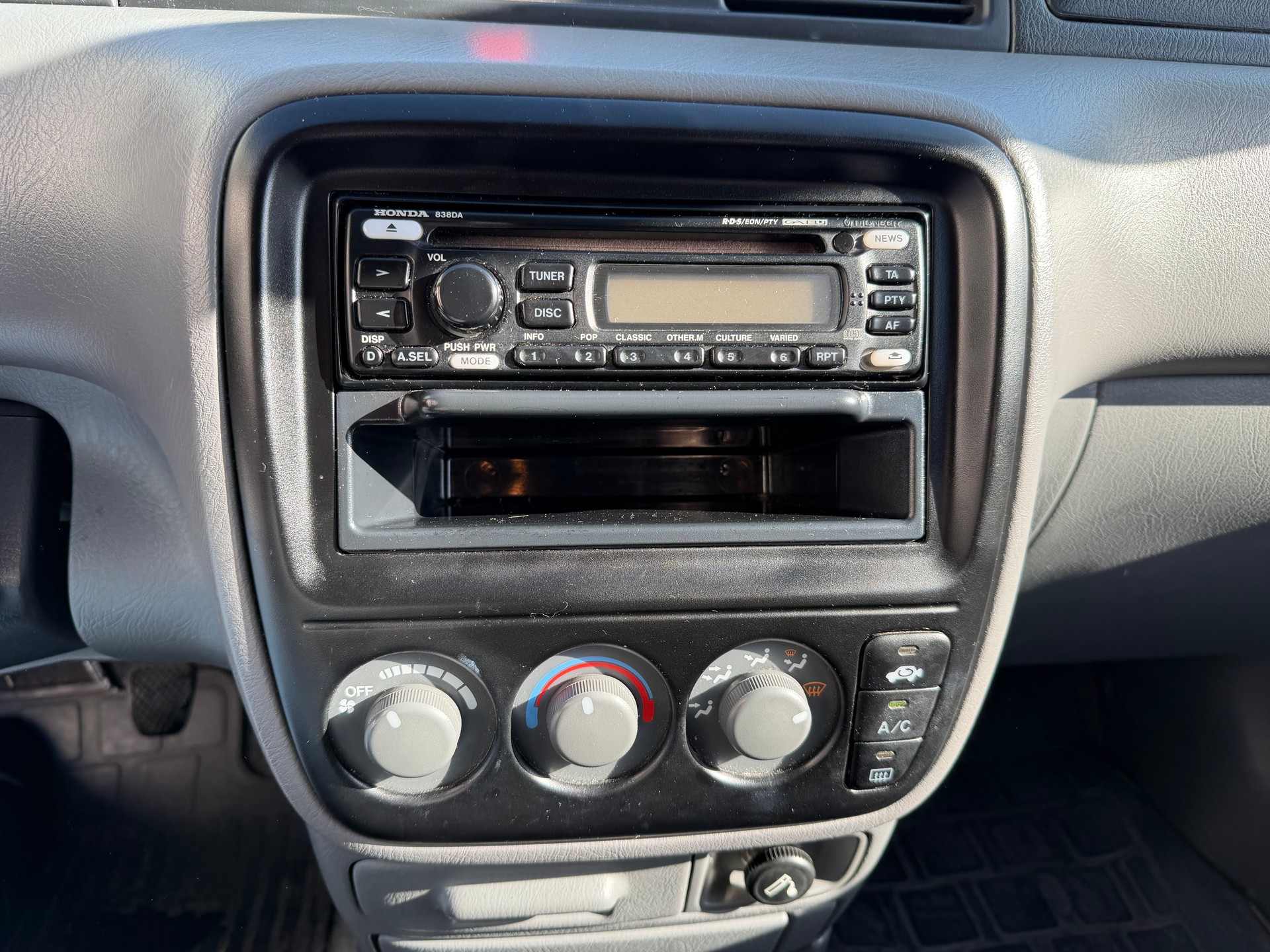 HONDA CR-V 2.0i 4WD LS. CROCHET ATTELAGE 1500KG ⚠️⚠️⚠️⚠️-image-18