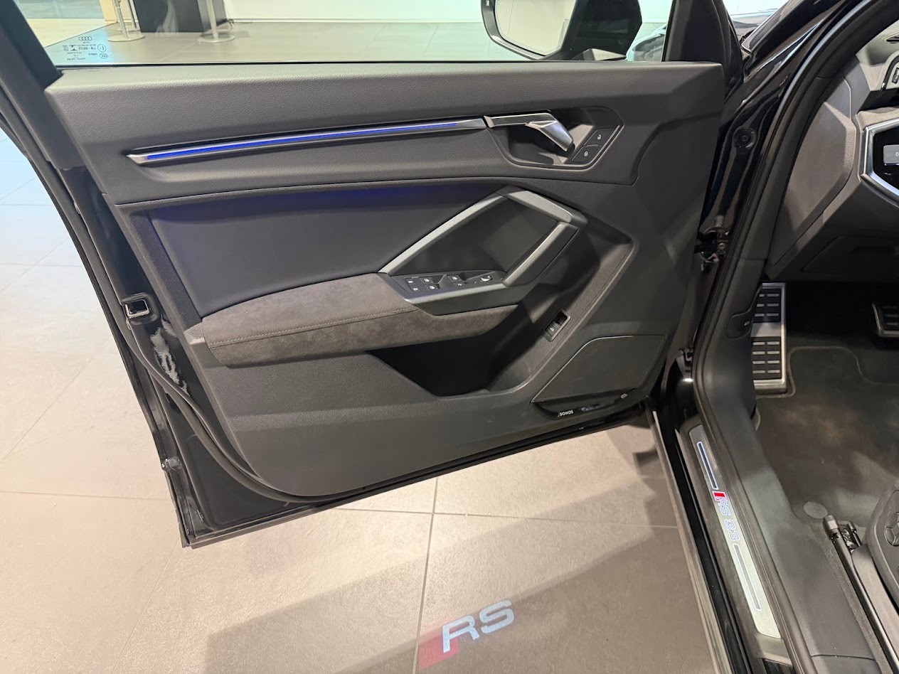 AUDI RS Q3 2.5 TFSI quattro S tronic-image-2