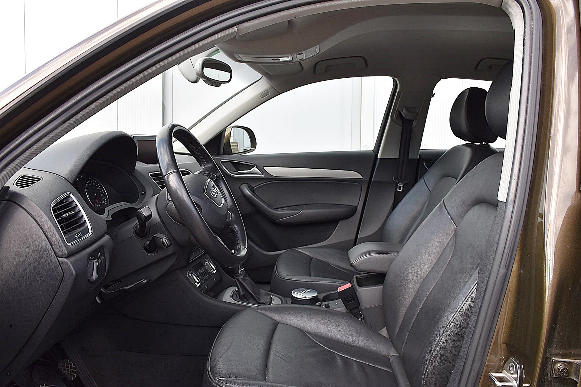 AUDI Q3 2.0 TFSI quattro-image-6