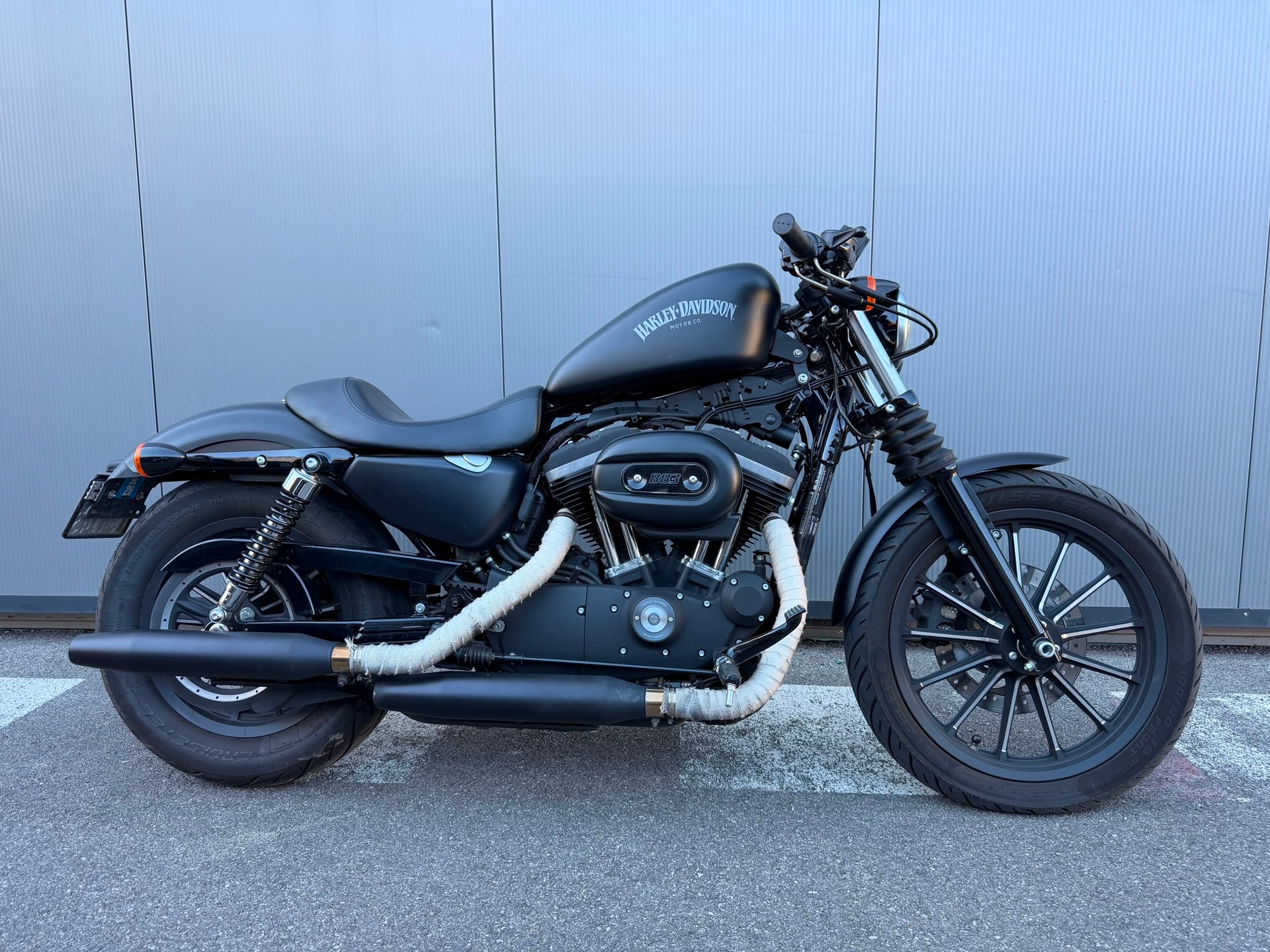 HARLEY-DAVIDSON XL 883N SPORTSTER IRON