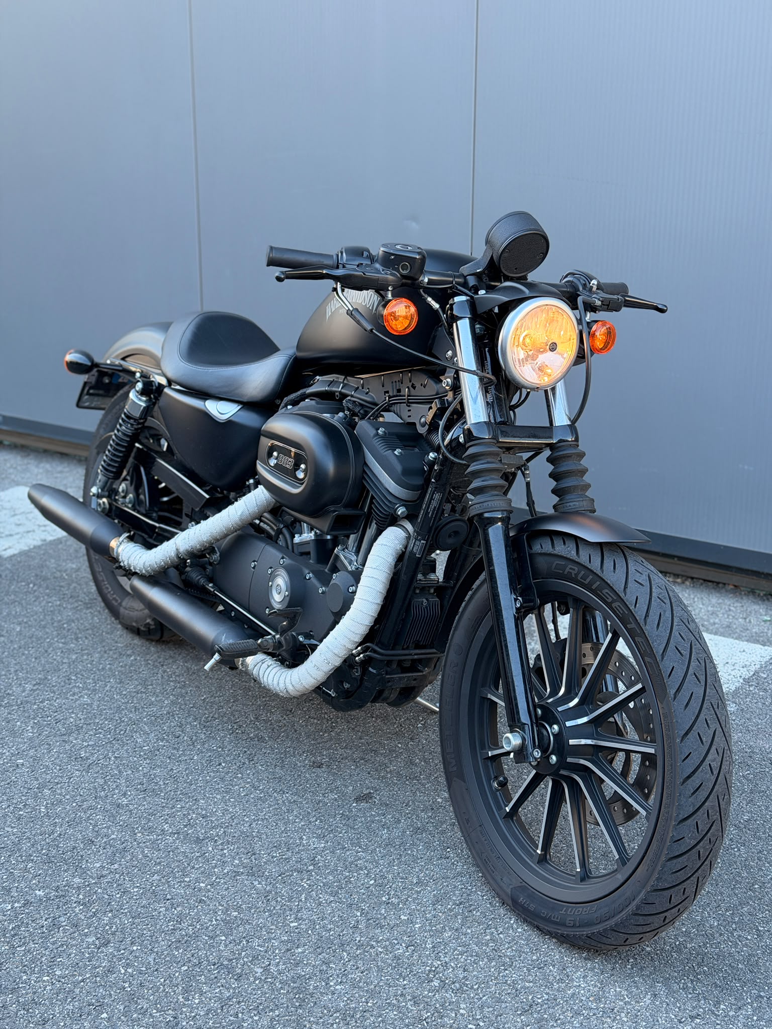 HARLEY-DAVIDSON XL 883N SPORTSTER IRON-showroom-element-1