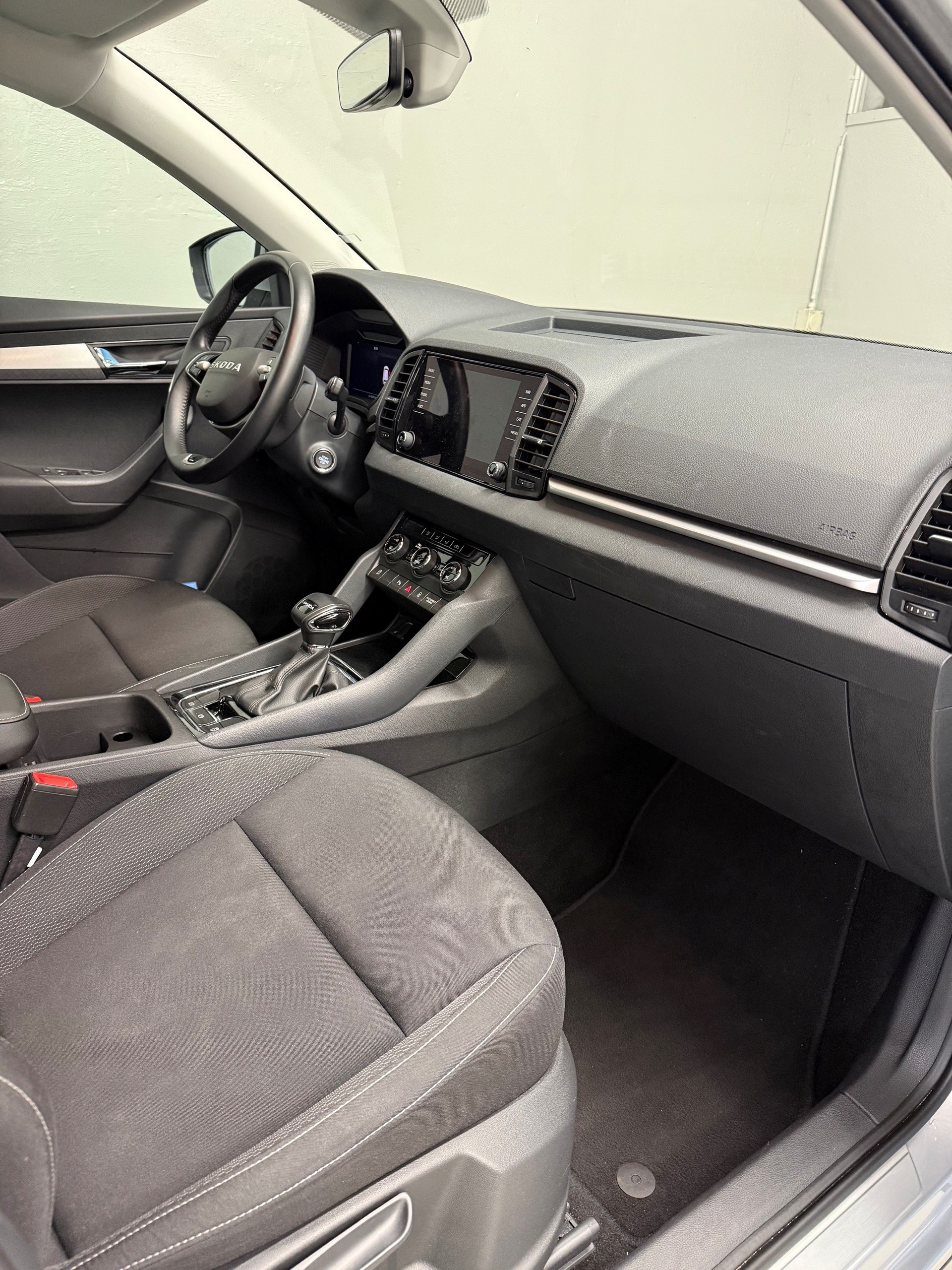 SKODA Karoq 1.5 TSI Selection DSG-image-8