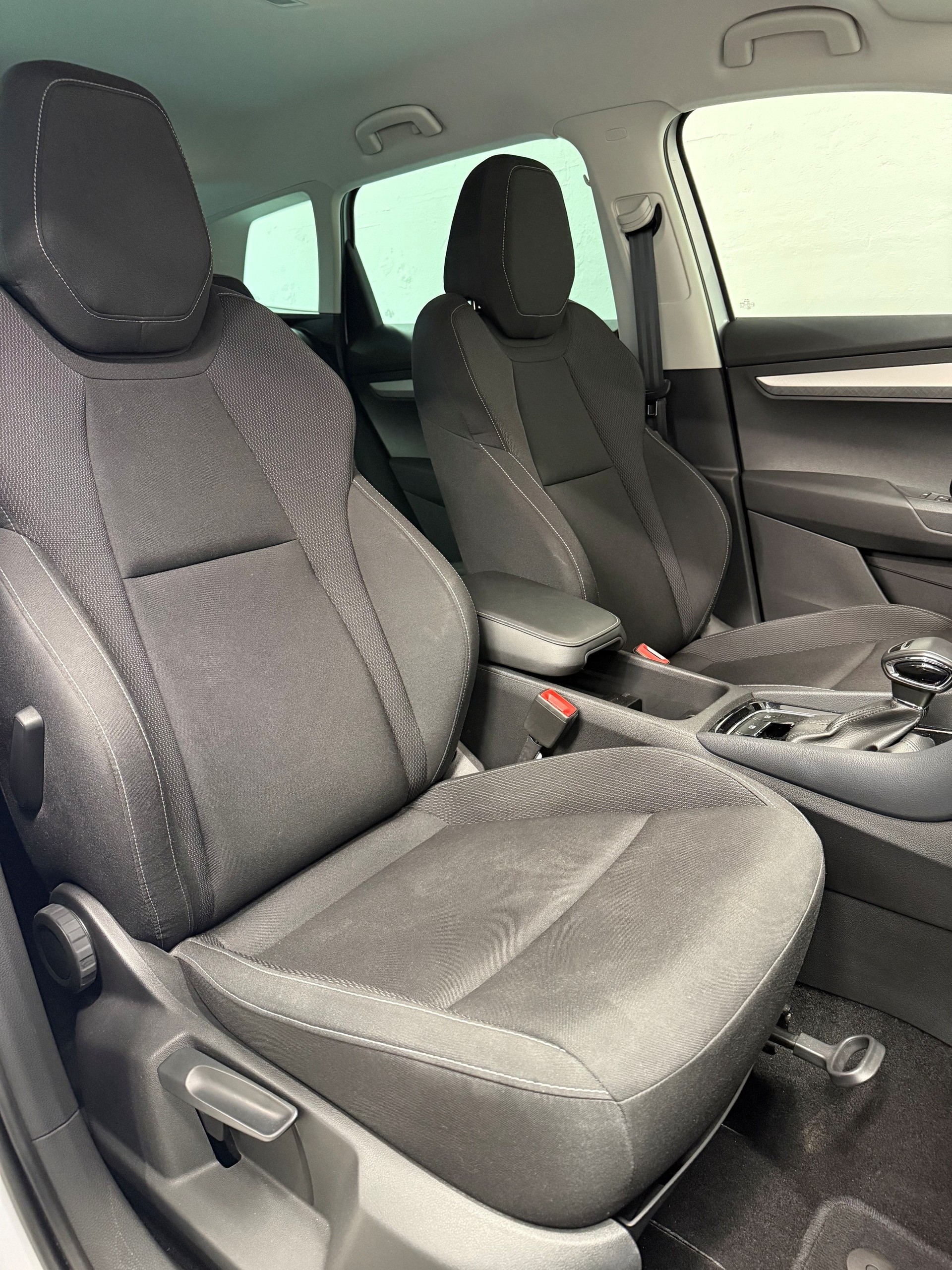 SKODA Karoq 1.5 TSI Selection DSG-image-9