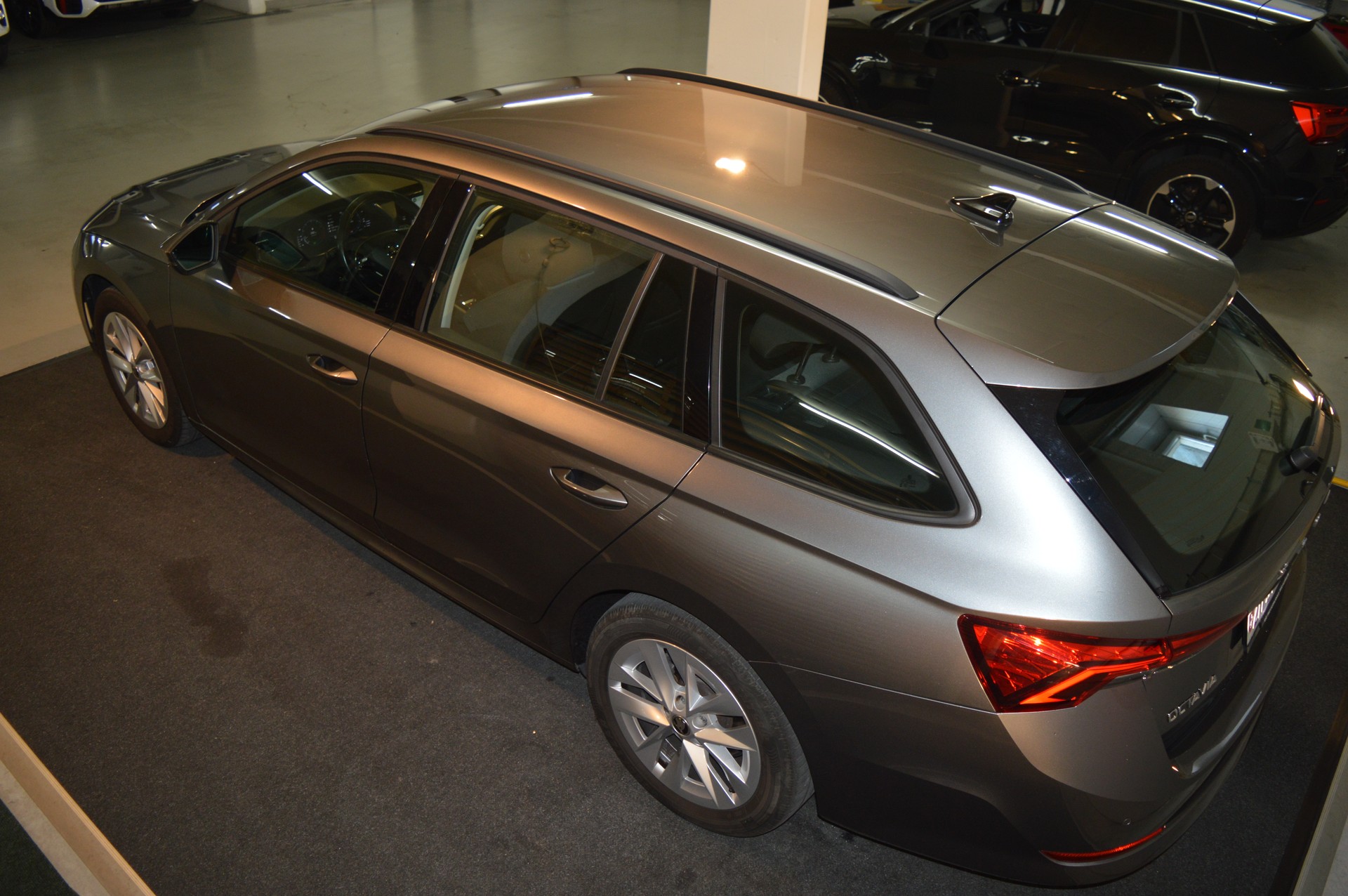 SKODA Octavia Combi 2.0 TSI Ambition DSG 4x4-image-7