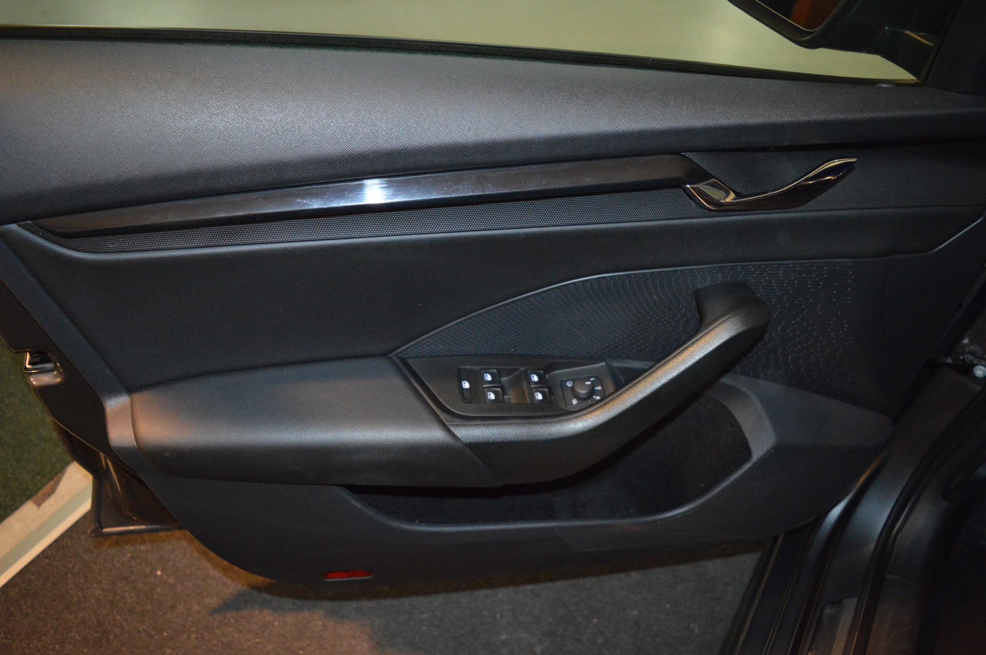 SKODA Octavia Combi 2.0 TSI Ambition DSG 4x4-image-19