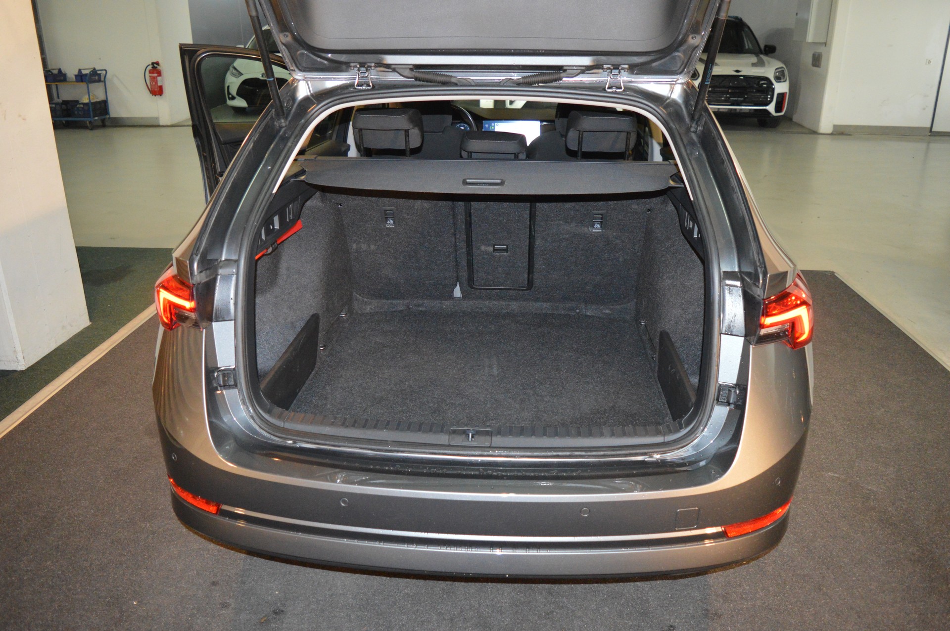 SKODA Octavia Combi 2.0 TSI Ambition DSG 4x4-image-21