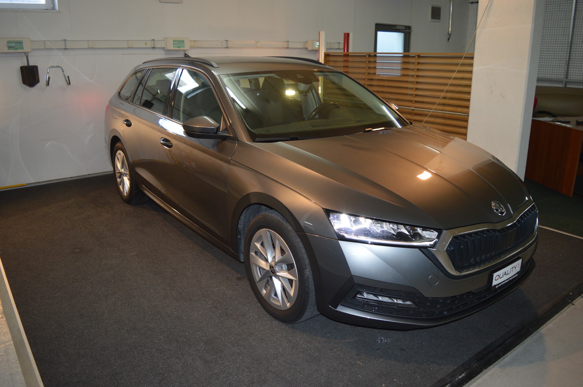SKODA Octavia Combi 2.0 TSI Ambition DSG 4x4-image-3