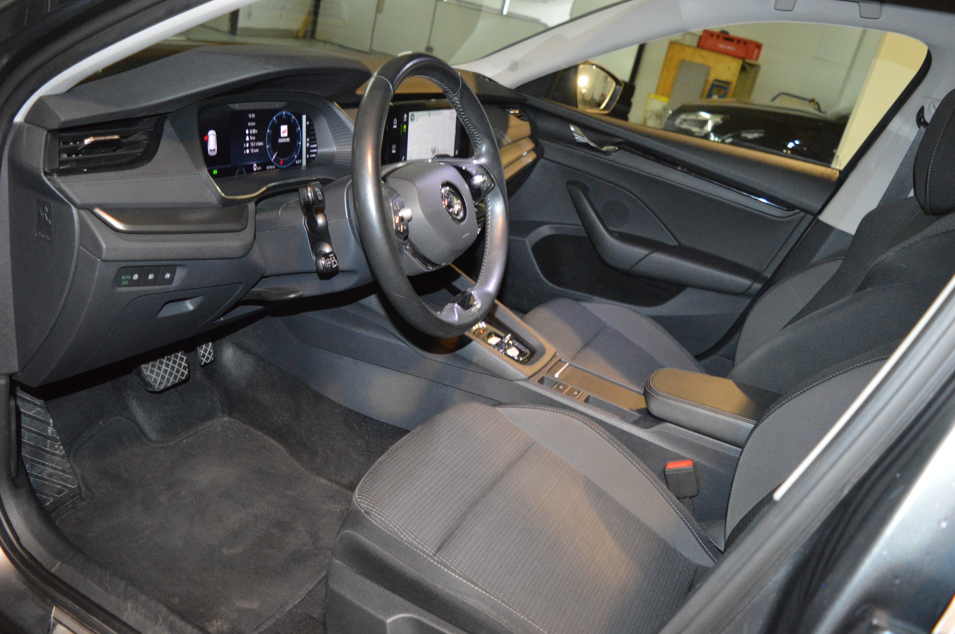 SKODA Octavia Combi 2.0 TSI Ambition DSG 4x4-image-12