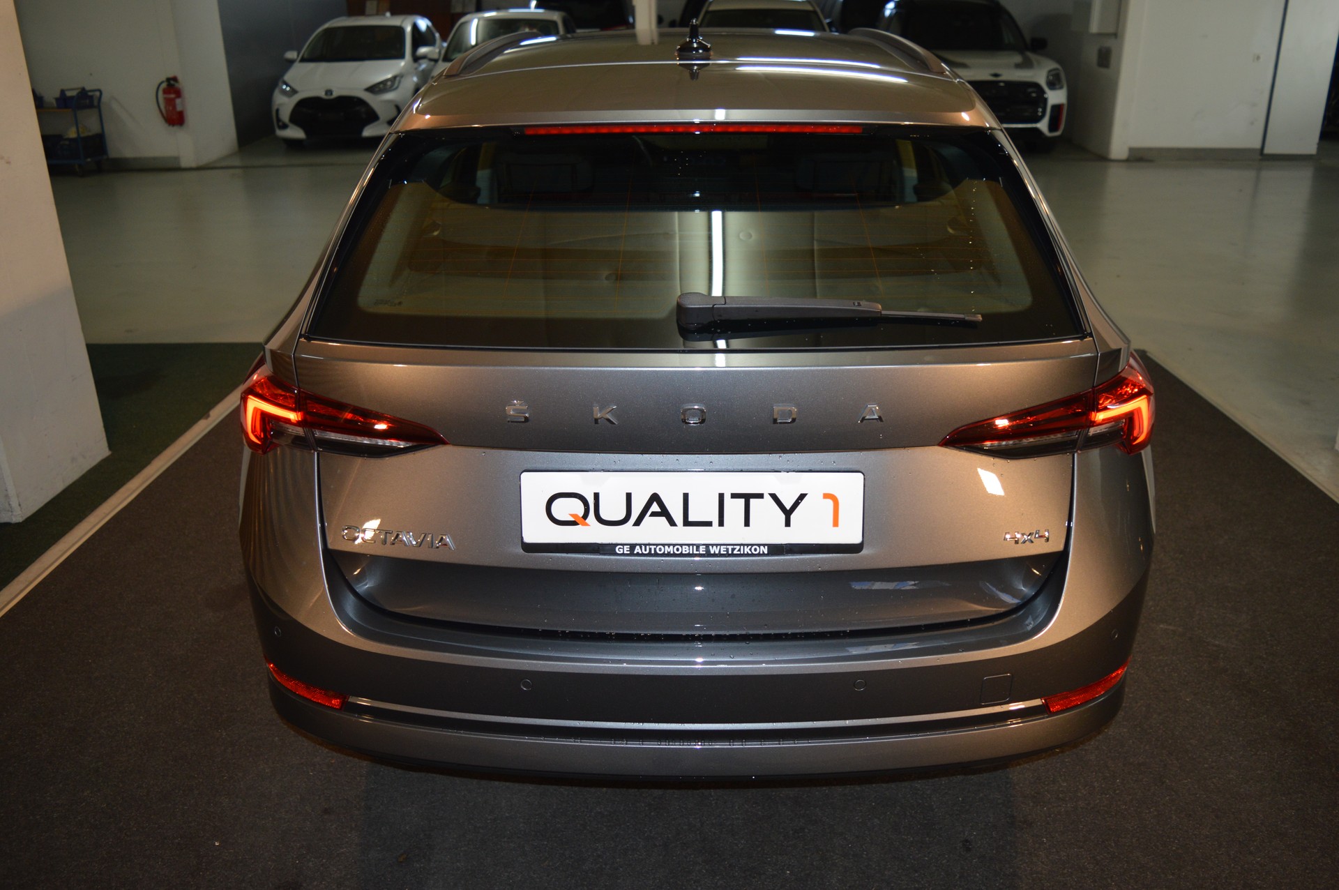 SKODA Octavia Combi 2.0 TSI Ambition DSG 4x4-image-10