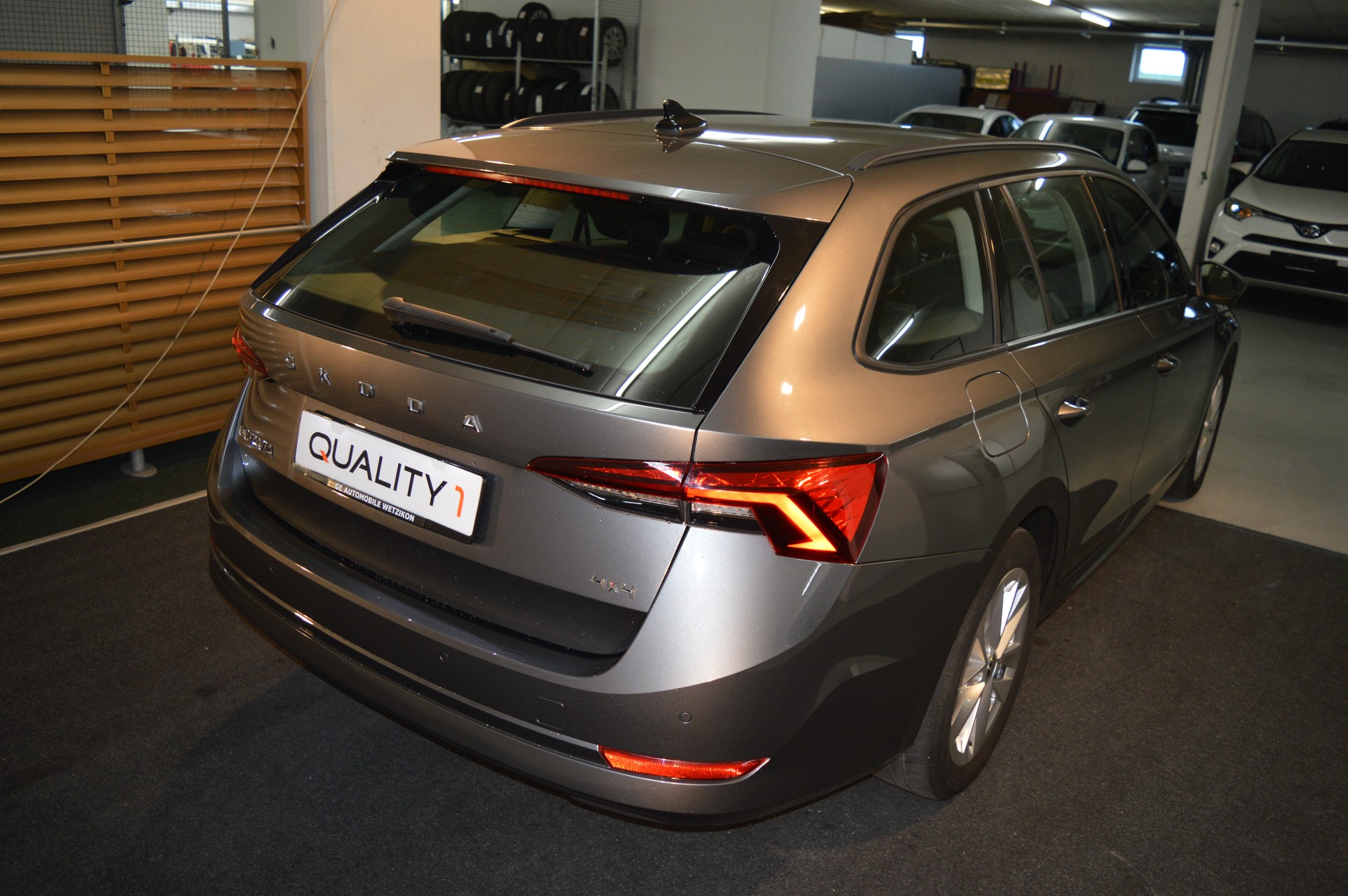 SKODA Octavia Combi 2.0 TSI Ambition DSG 4x4-image-9