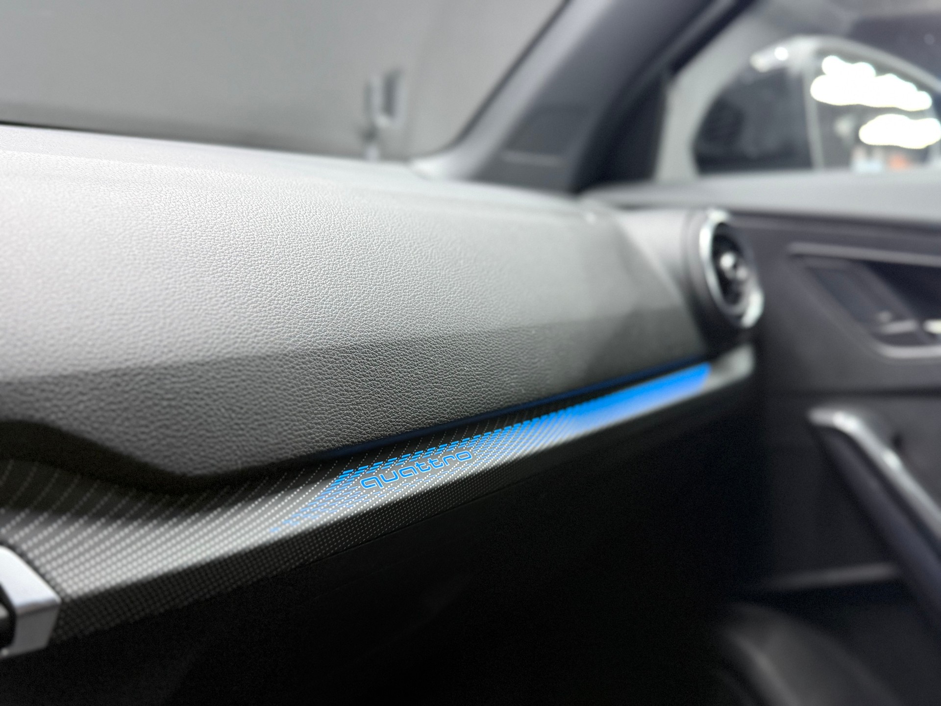 AUDI SQ2 TFSI quattro S-tronic-image-24