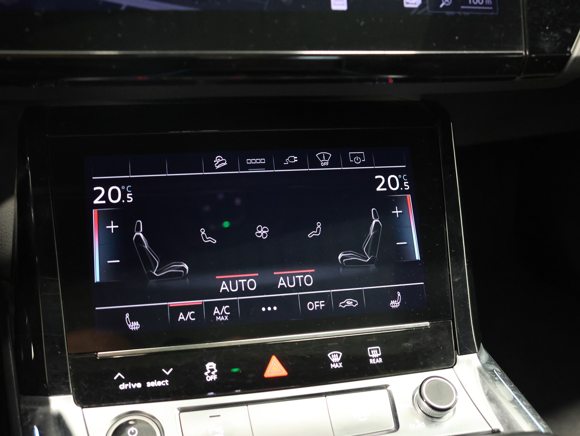 AUDI Q8 50 e-tron Black Edition quattro-image-15