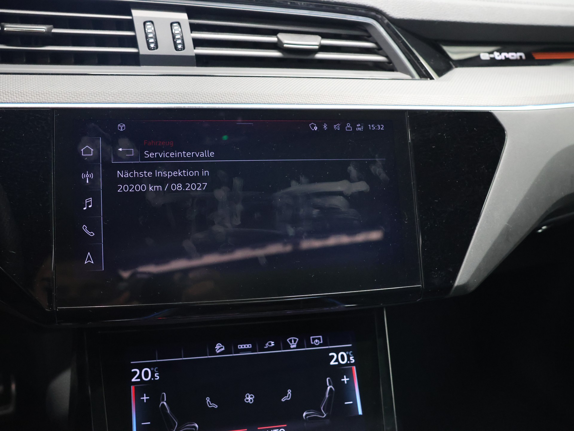 AUDI Q8 50 e-tron Black Edition quattro-image-14