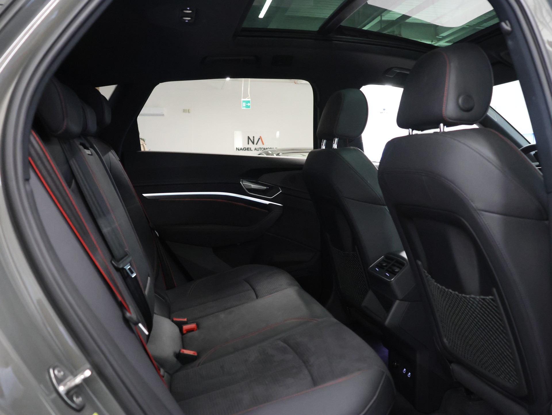 AUDI Q8 50 e-tron Black Edition quattro-image-19