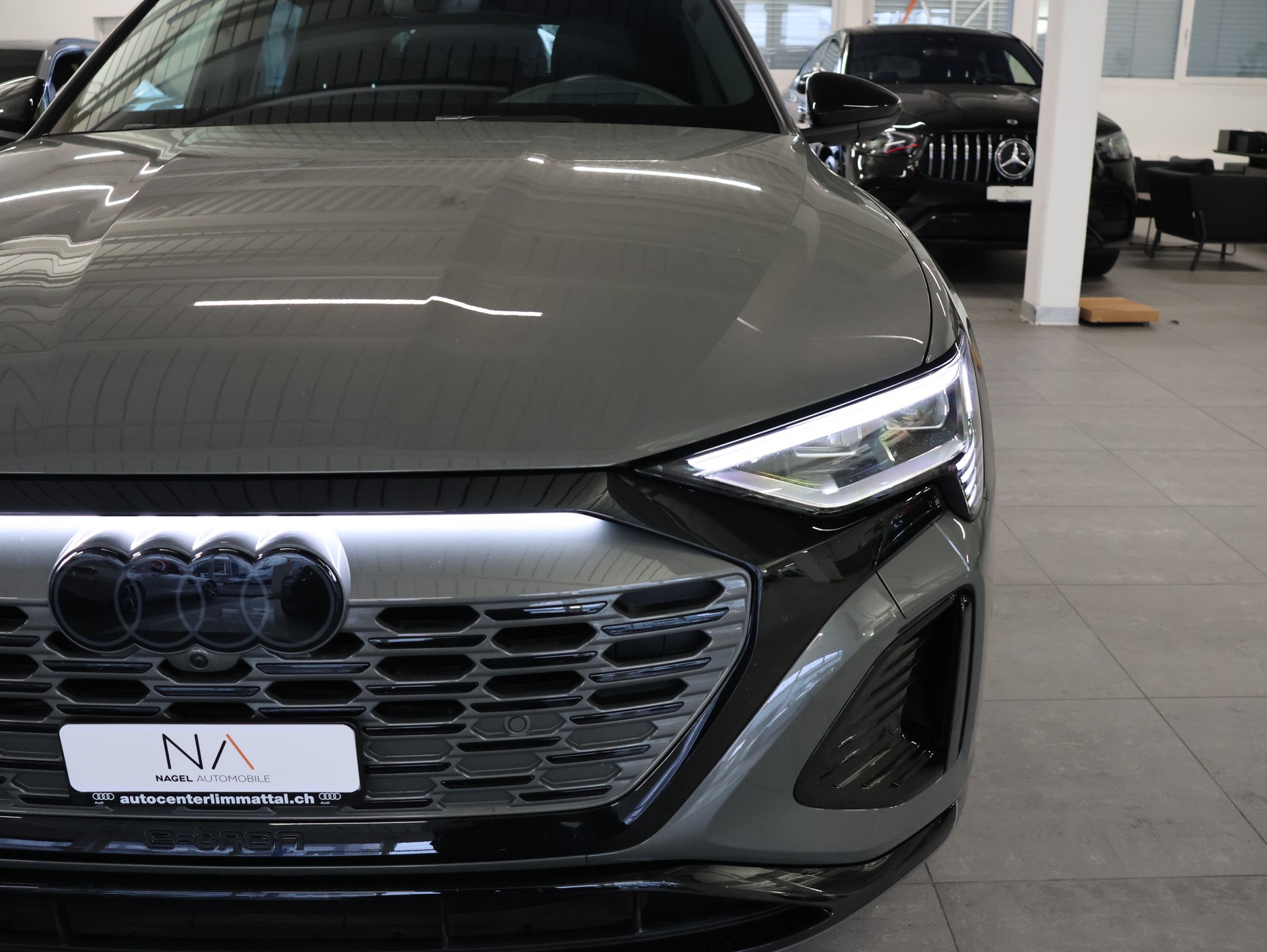 AUDI Q8 50 e-tron Black Edition quattro-image-6
