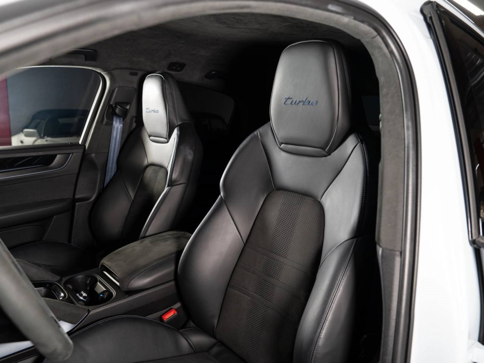 PORSCHE Cayenne Turbo E-Hybrid Coupé avec Paquet-GT-image-4