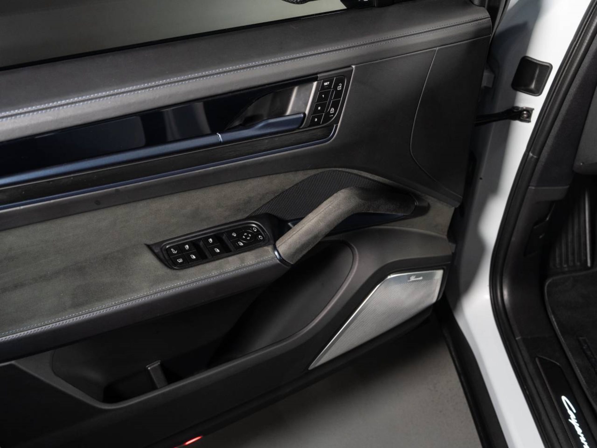 PORSCHE Cayenne Turbo E-Hybrid Coupé avec Paquet-GT-image-17