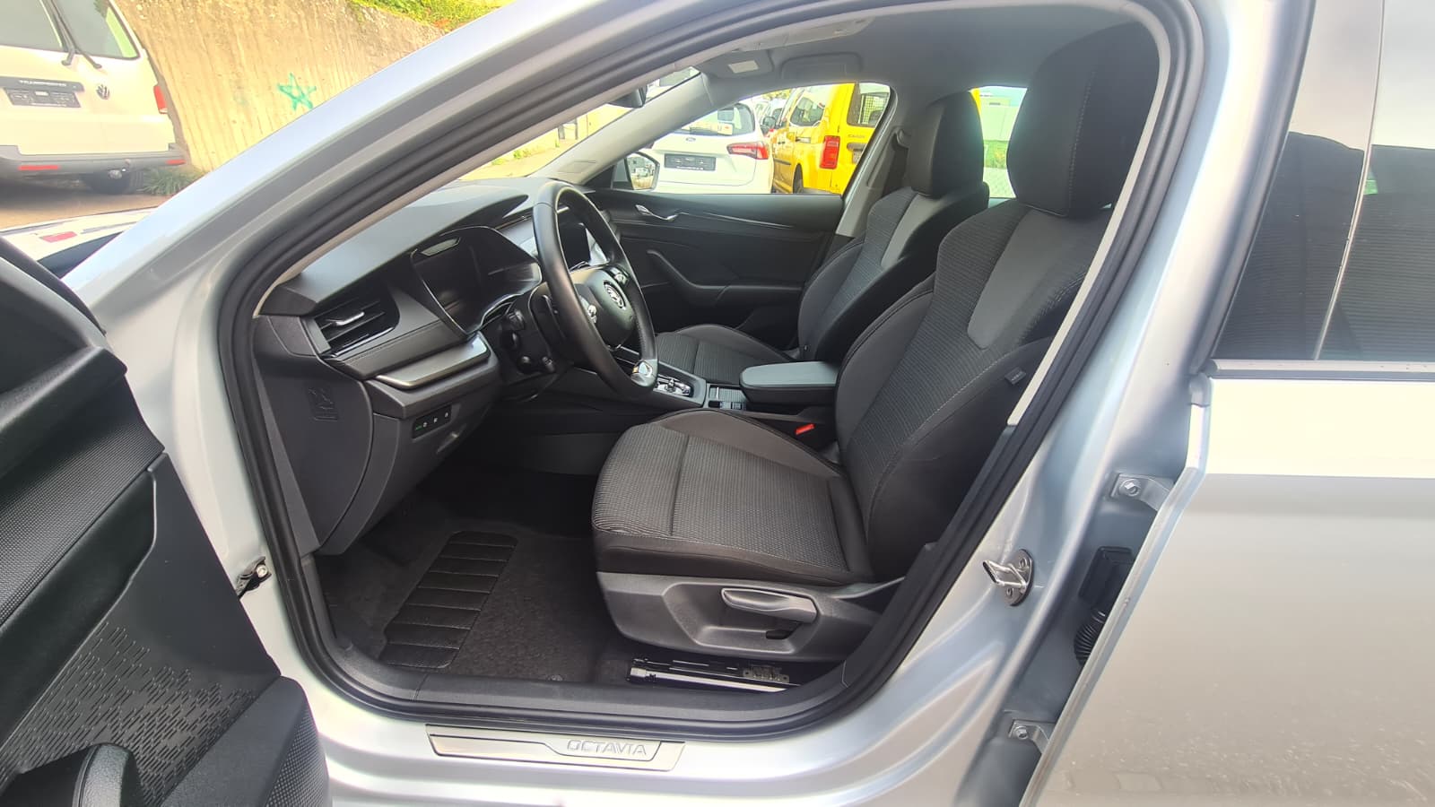 SKODA Octavia Combi 2.0 TDI DSG Ambition 4x4 ** Gr-Navi ** RF-Kamera ** Abstandsregelsysteme ** Virtual Cockpit ** Neues Modell 2024-image-16