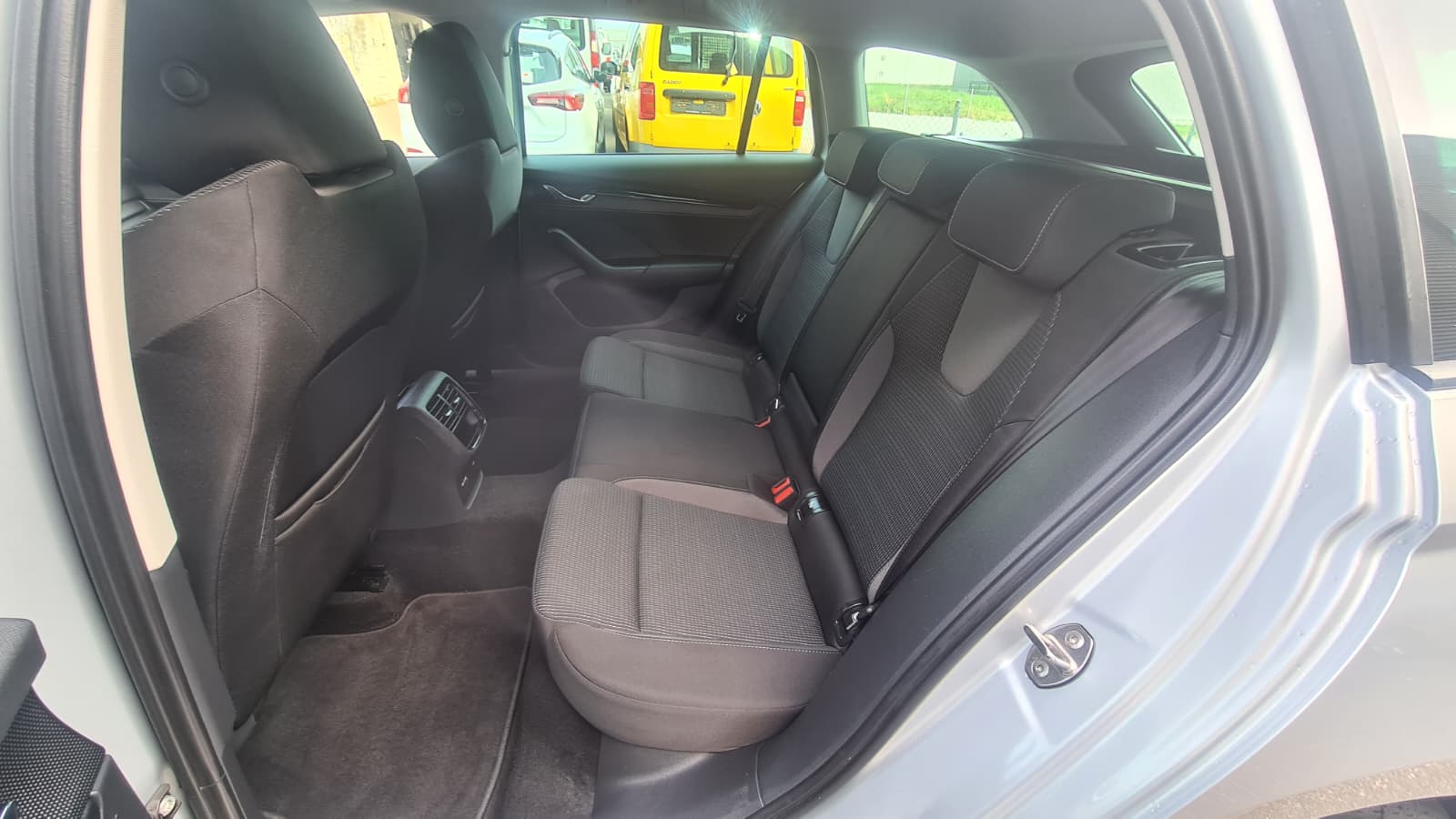 SKODA Octavia Combi 2.0 TDI DSG Ambition 4x4 ** Gr-Navi ** RF-Kamera ** Abstandsregelsysteme ** Virtual Cockpit ** Neues Modell 2024-image-18