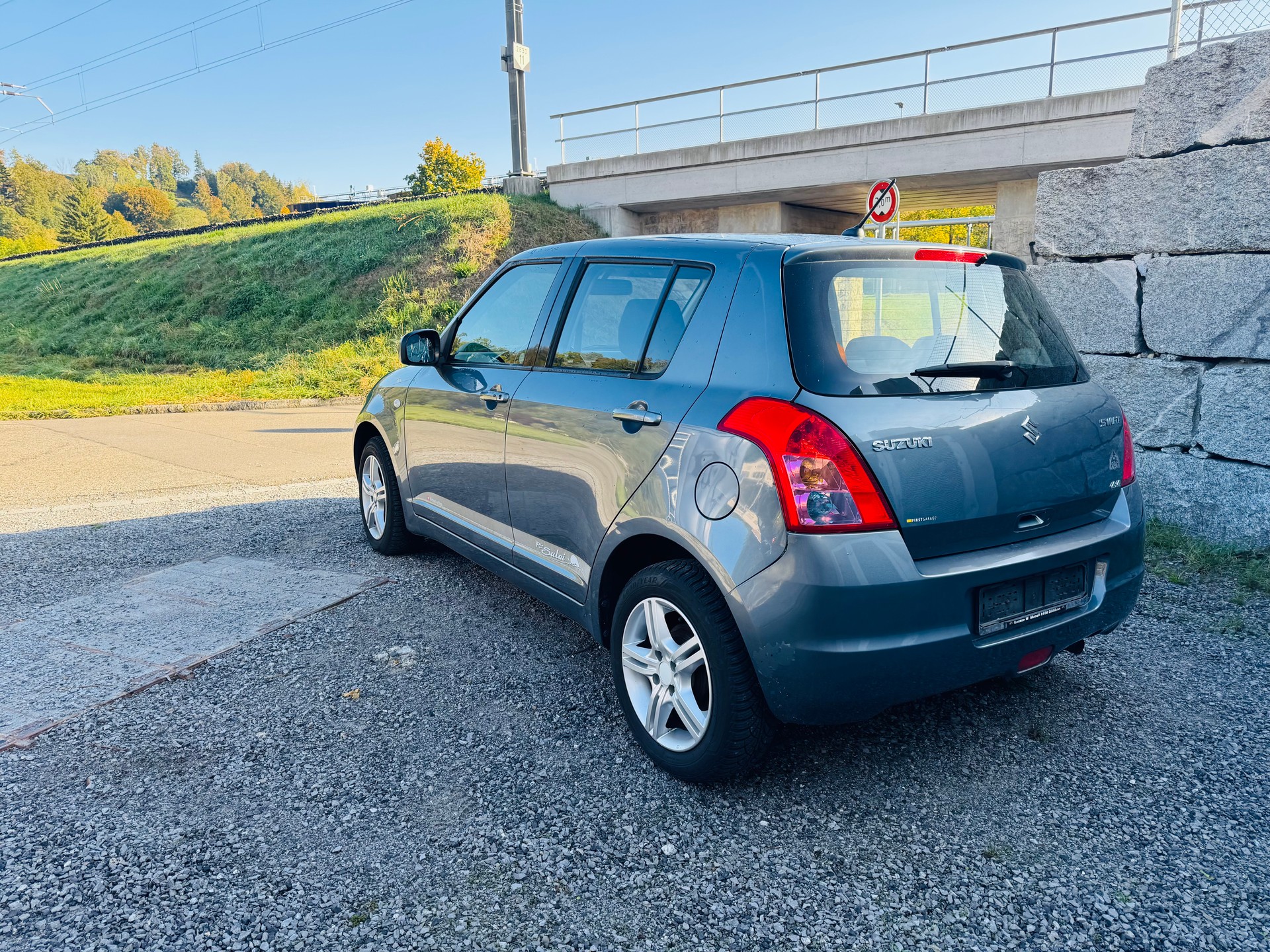 SUZUKI Swift 1.3i 16V GL Top Piz Sulai LE 4x4-image-3