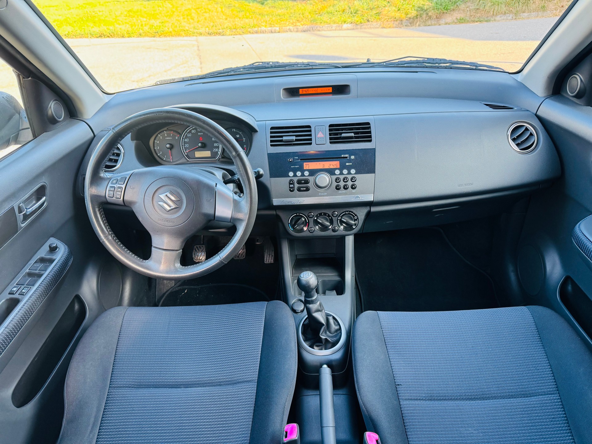 SUZUKI Swift 1.3i 16V GL Top Piz Sulai LE 4x4-image-4
