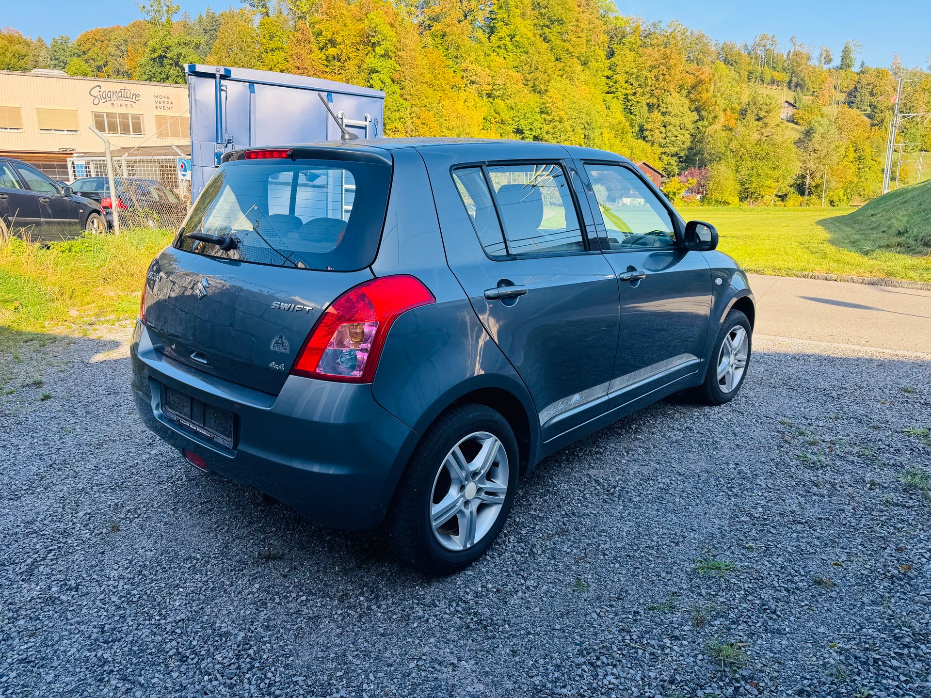 SUZUKI Swift 1.3i 16V GL Top Piz Sulai LE 4x4-image-2