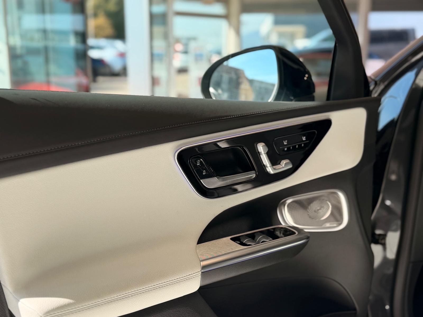 MERCEDES-BENZ GLC 220 d 4Matic 9G-Tronic-image-12