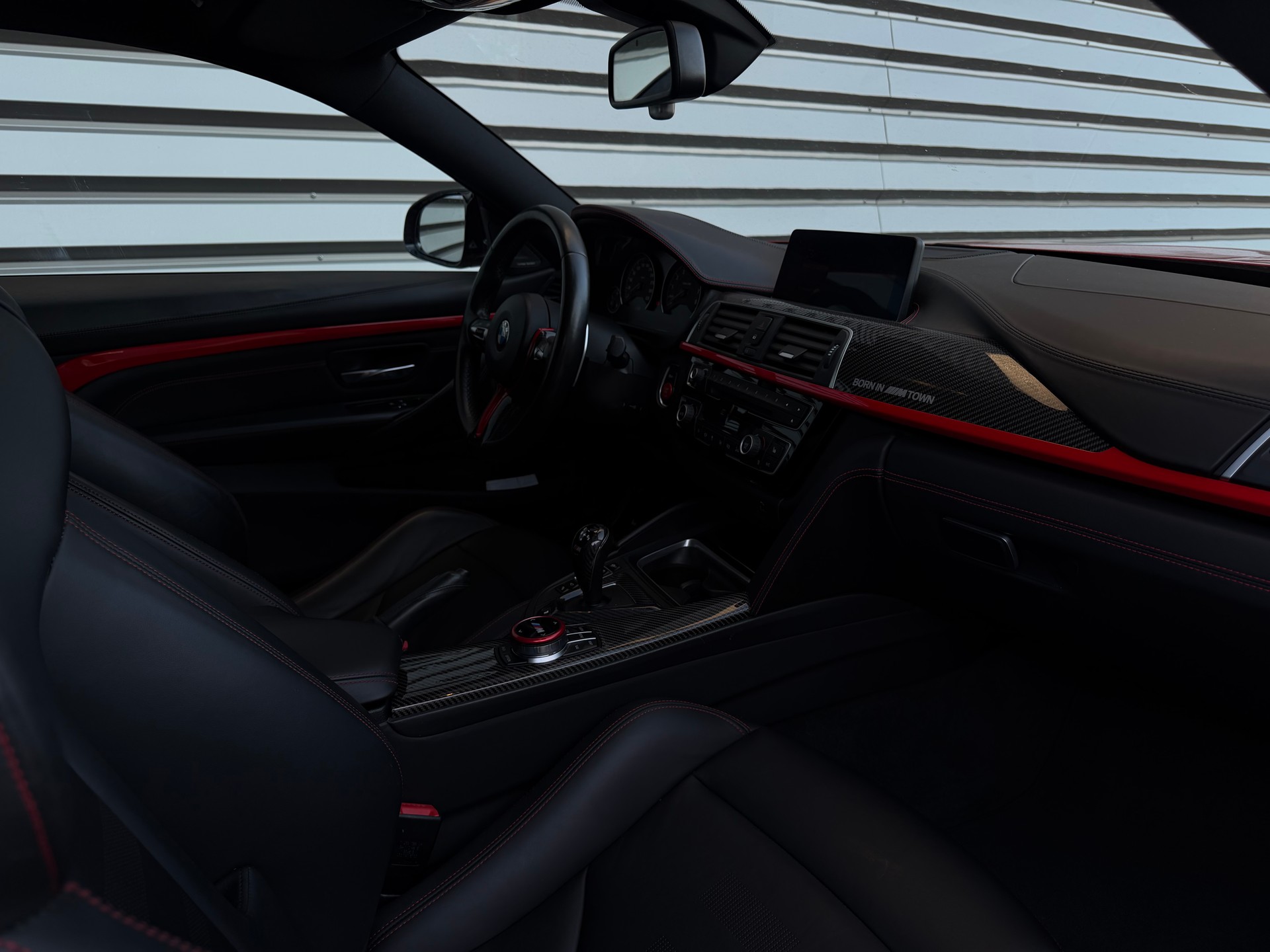 BMW M4 Coupé Competition DKG - Born in M Town Edition-image-12