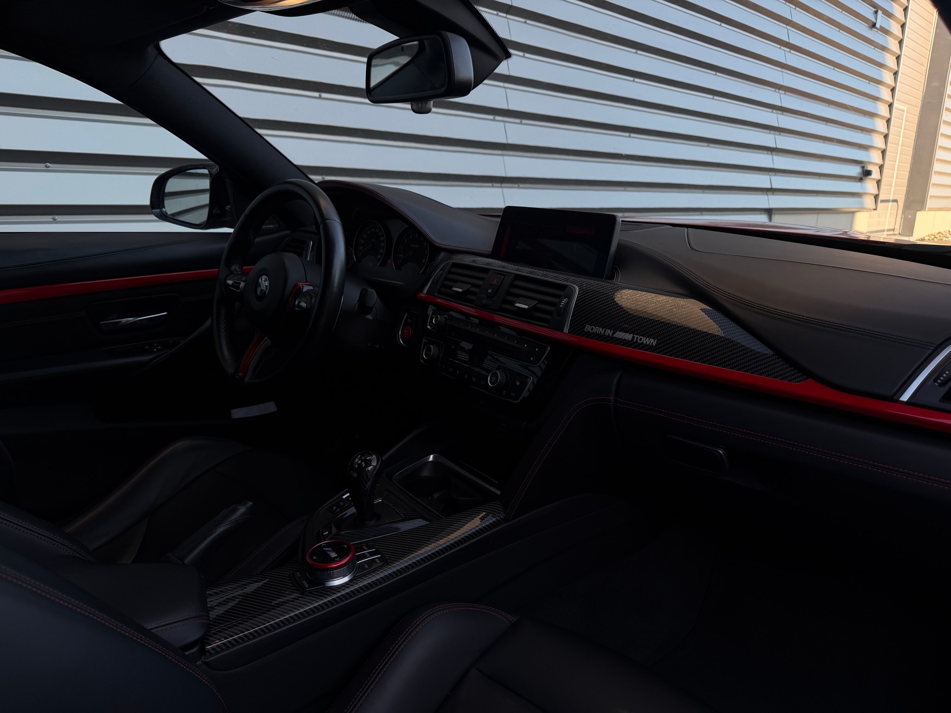 BMW M4 Coupé Competition DKG - Born in M Town Edition-image-10
