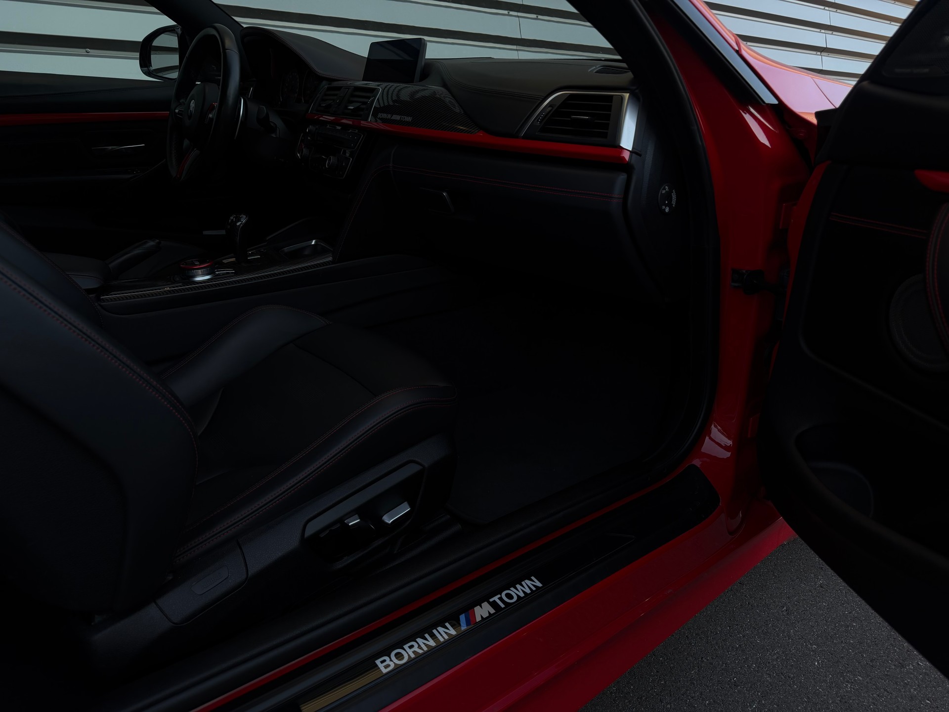 BMW M4 Coupé Competition DKG - Born in M Town Edition-image-9