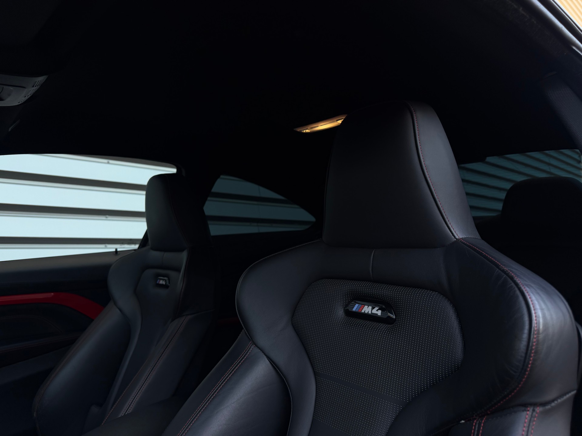 BMW M4 Coupé Competition DKG - Born in M Town Edition-image-13