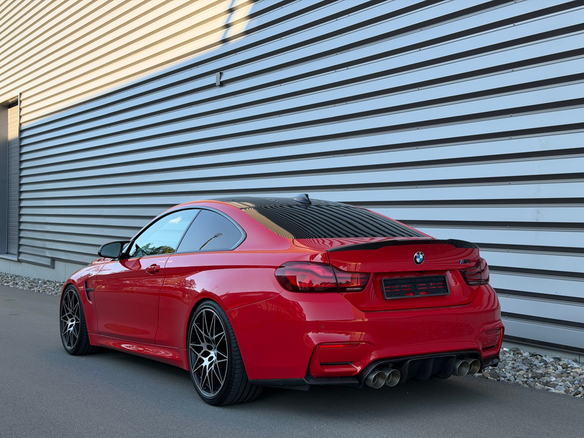 BMW M4 Coupé Competition DKG - Born in M Town Edition-image-4