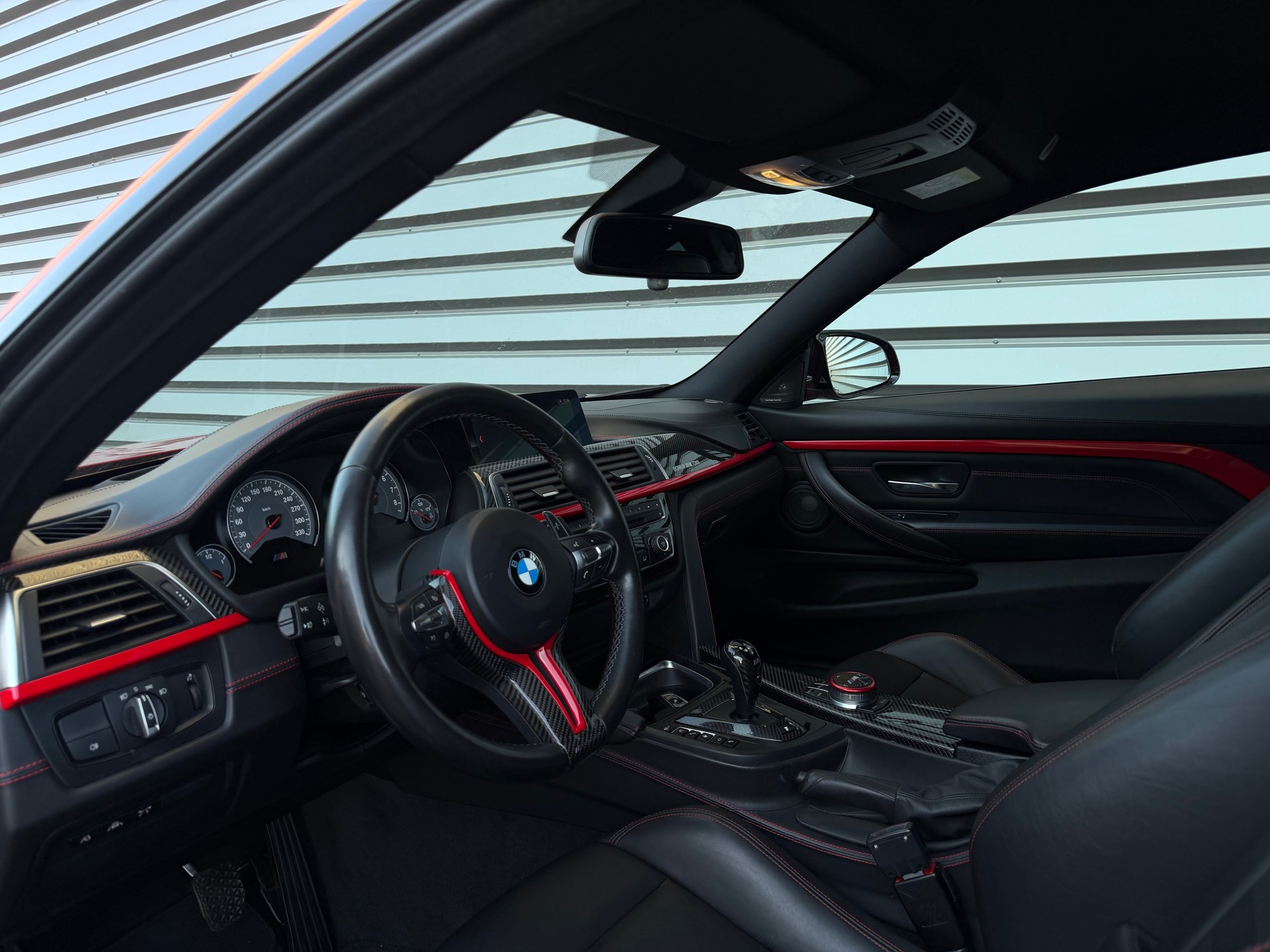 BMW M4 Coupé Competition DKG - Born in M Town Edition-image-14