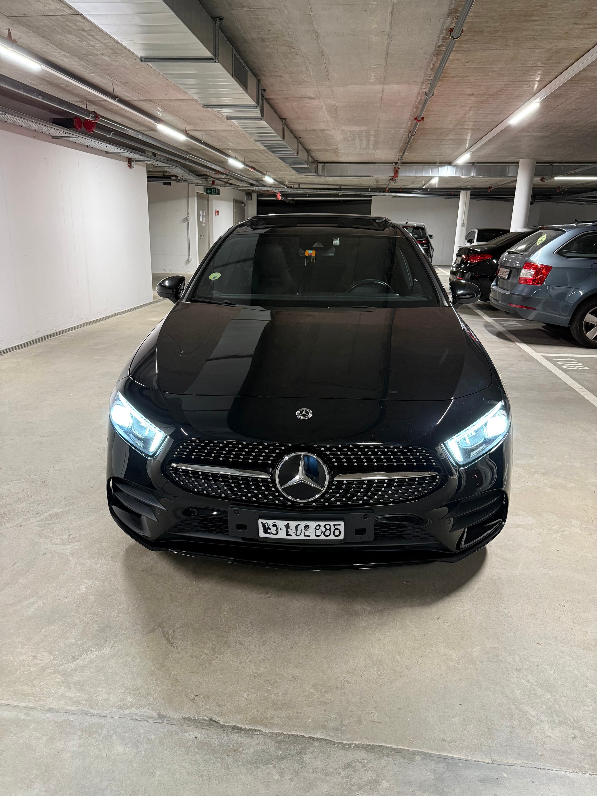 MERCEDES-BENZ A 180 d AMG Line-image-0