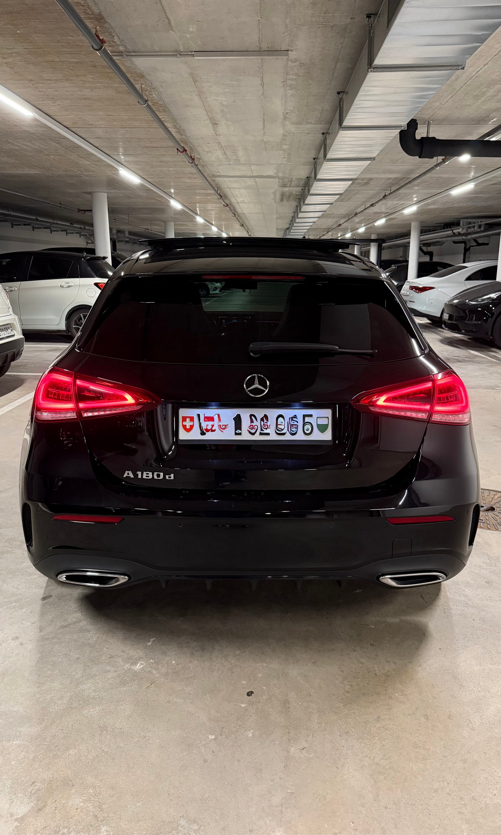 MERCEDES-BENZ A 180 d AMG Line-image-1