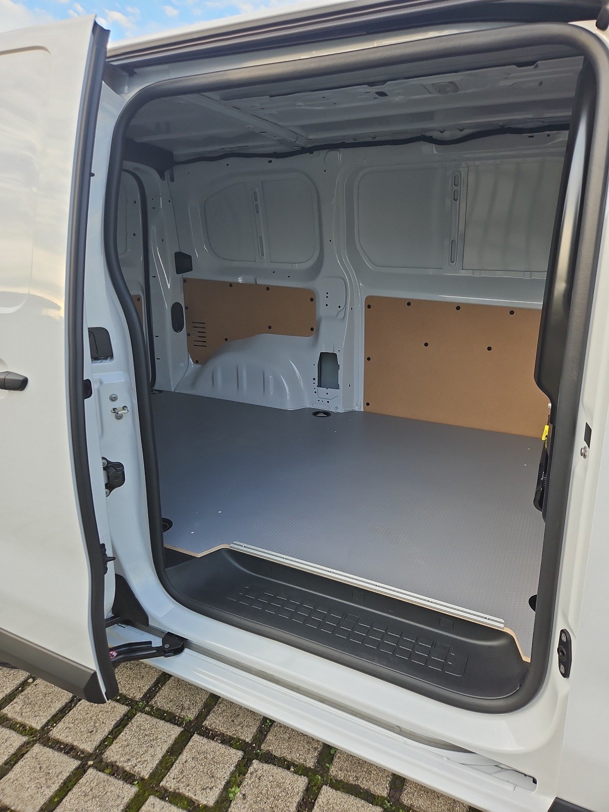TOYOTA Proace EV 75kWh Medium Active-image-6