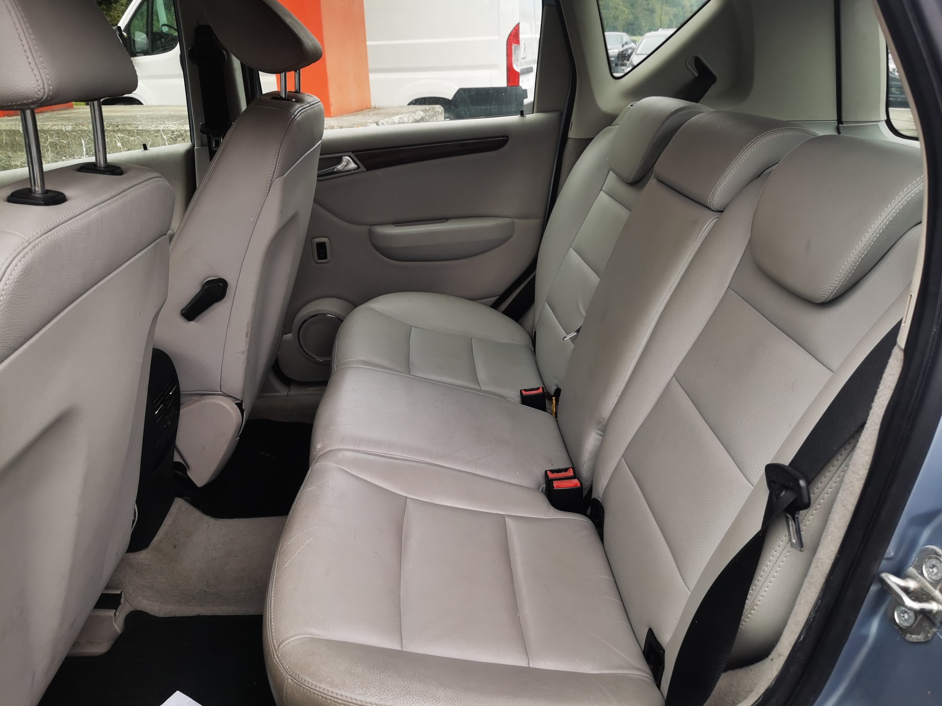 MERCEDES-BENZ A 200 Avantgarde-image-8