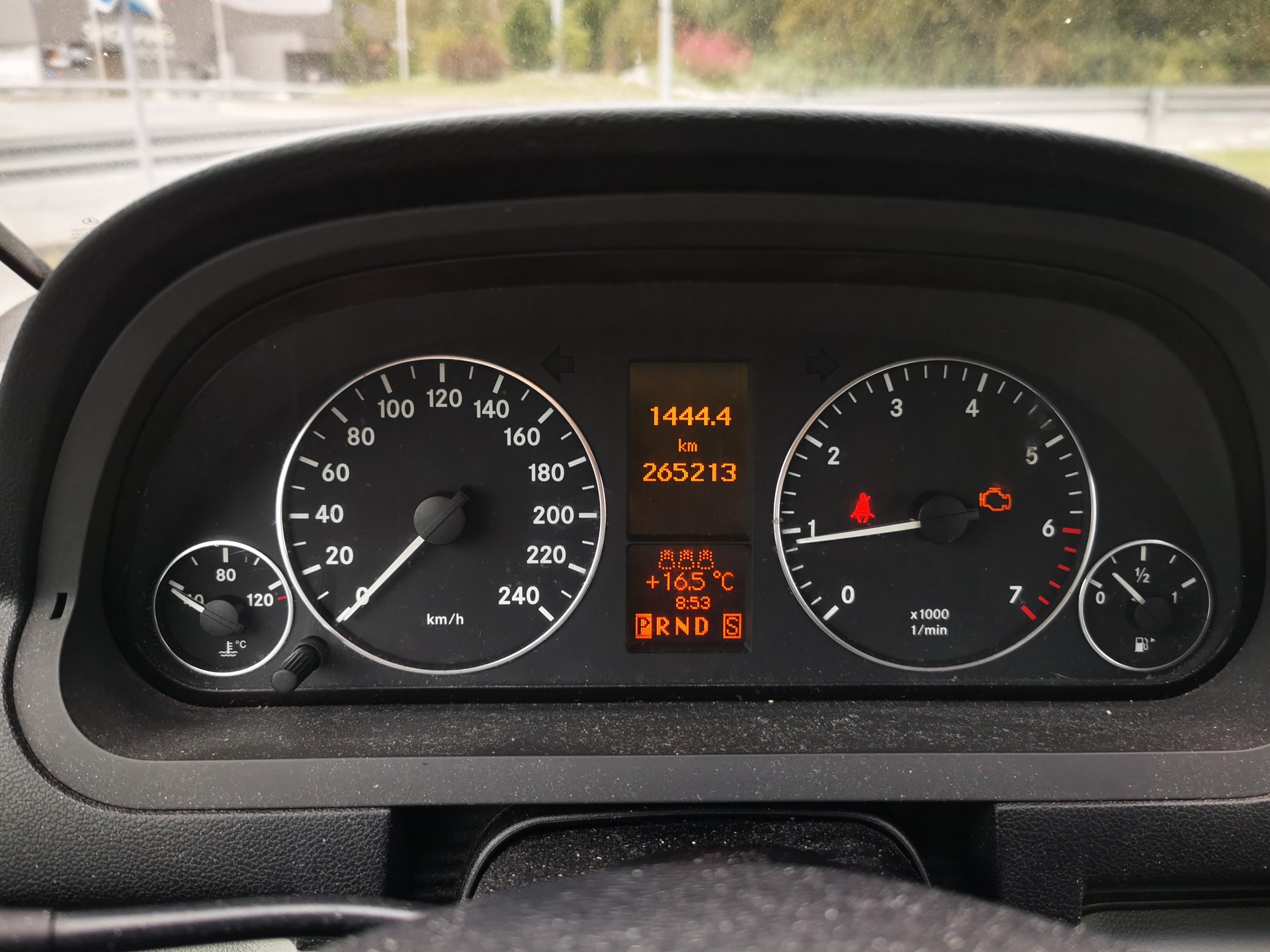 MERCEDES-BENZ A 200 Avantgarde-image-12
