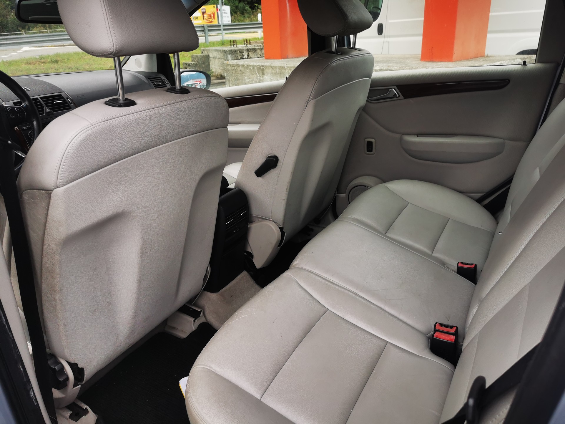 MERCEDES-BENZ A 200 Avantgarde-image-7