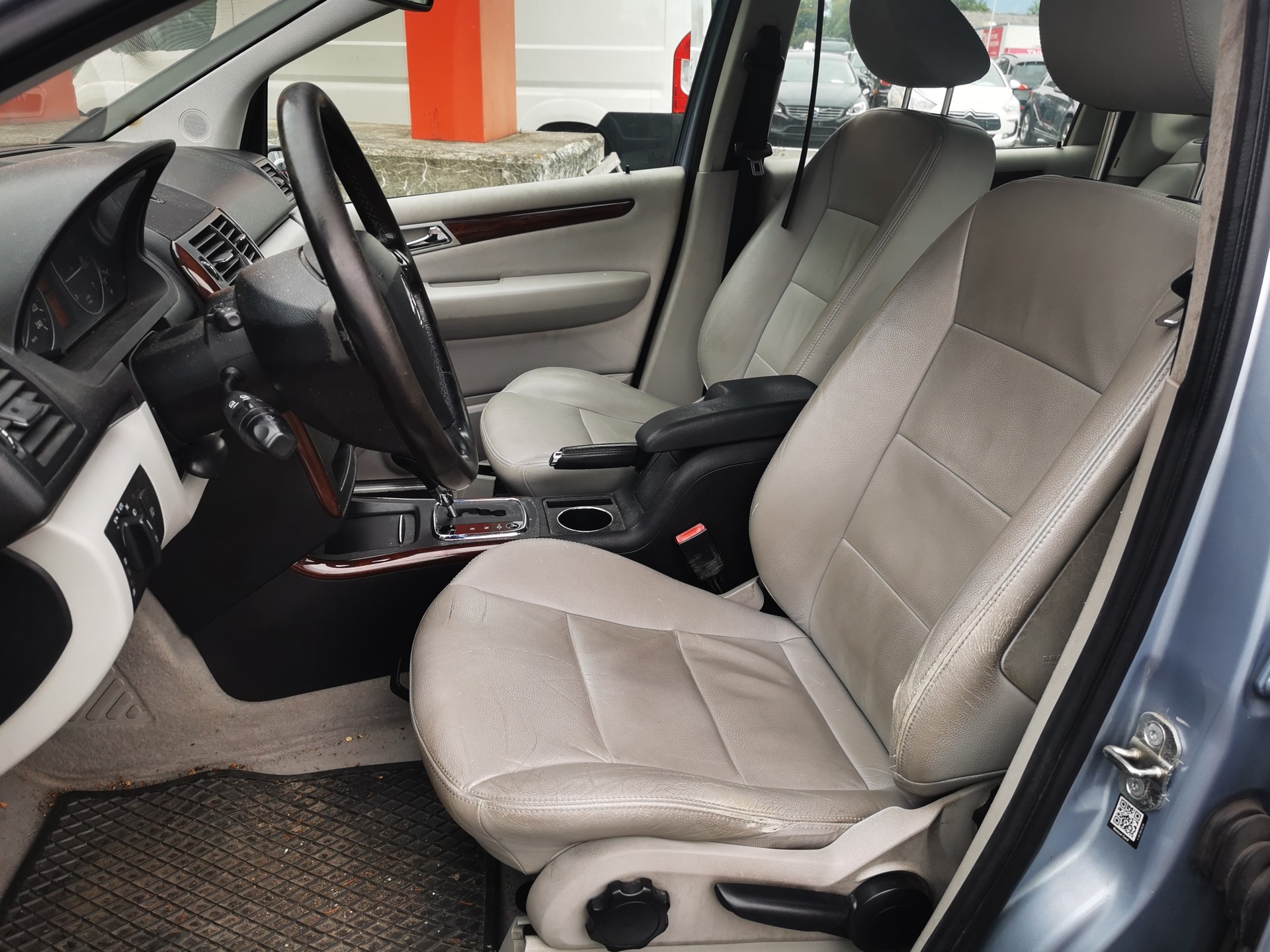 MERCEDES-BENZ A 200 Avantgarde-image-10
