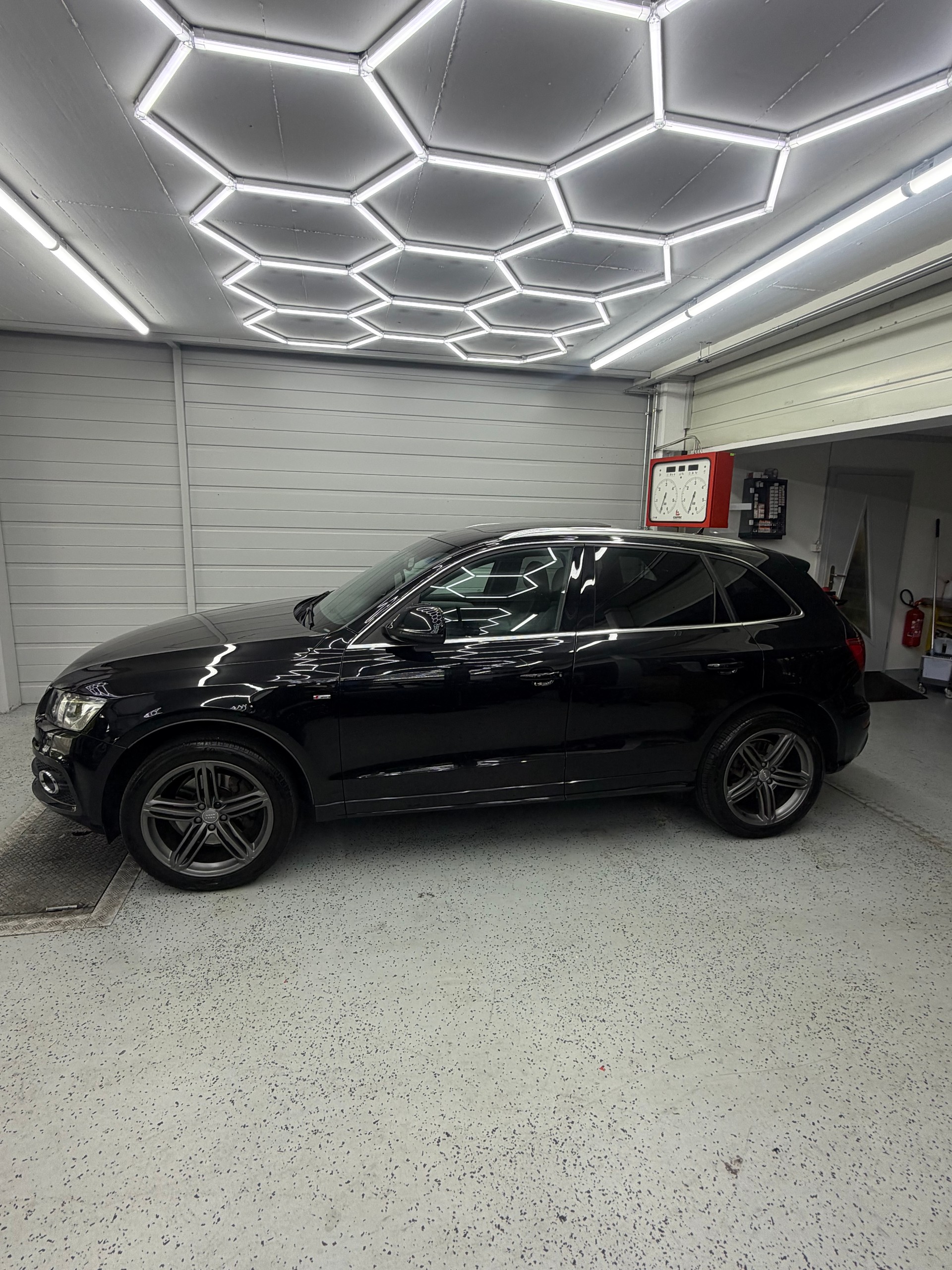 AUDI Q5 3.0 TDI quattro S-tronic S-Line-image-2