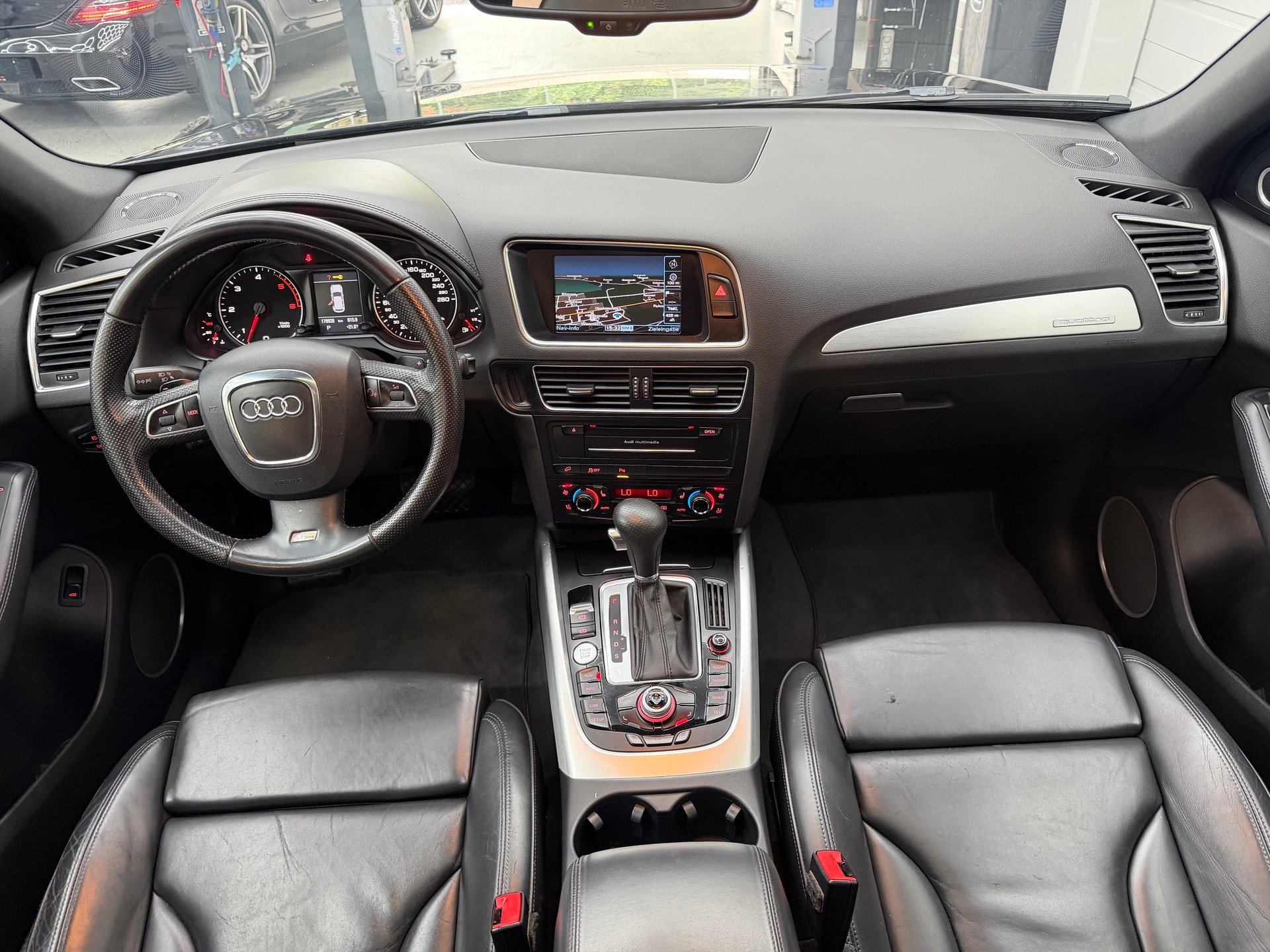AUDI Q5 3.0 TDI quattro S-tronic S-Line-image-7