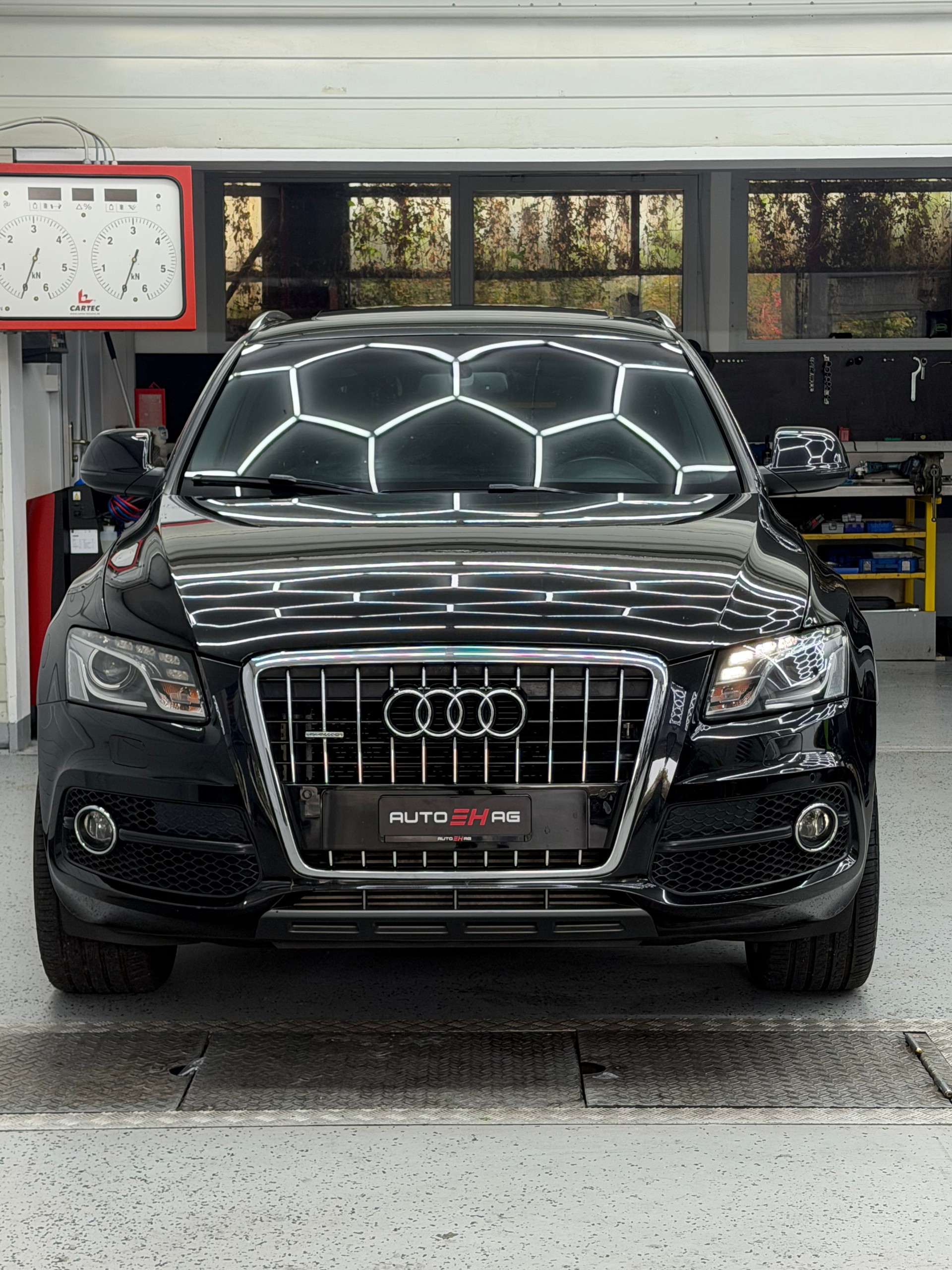 AUDI Q5 3.0 TDI quattro S-tronic S-Line-image-1
