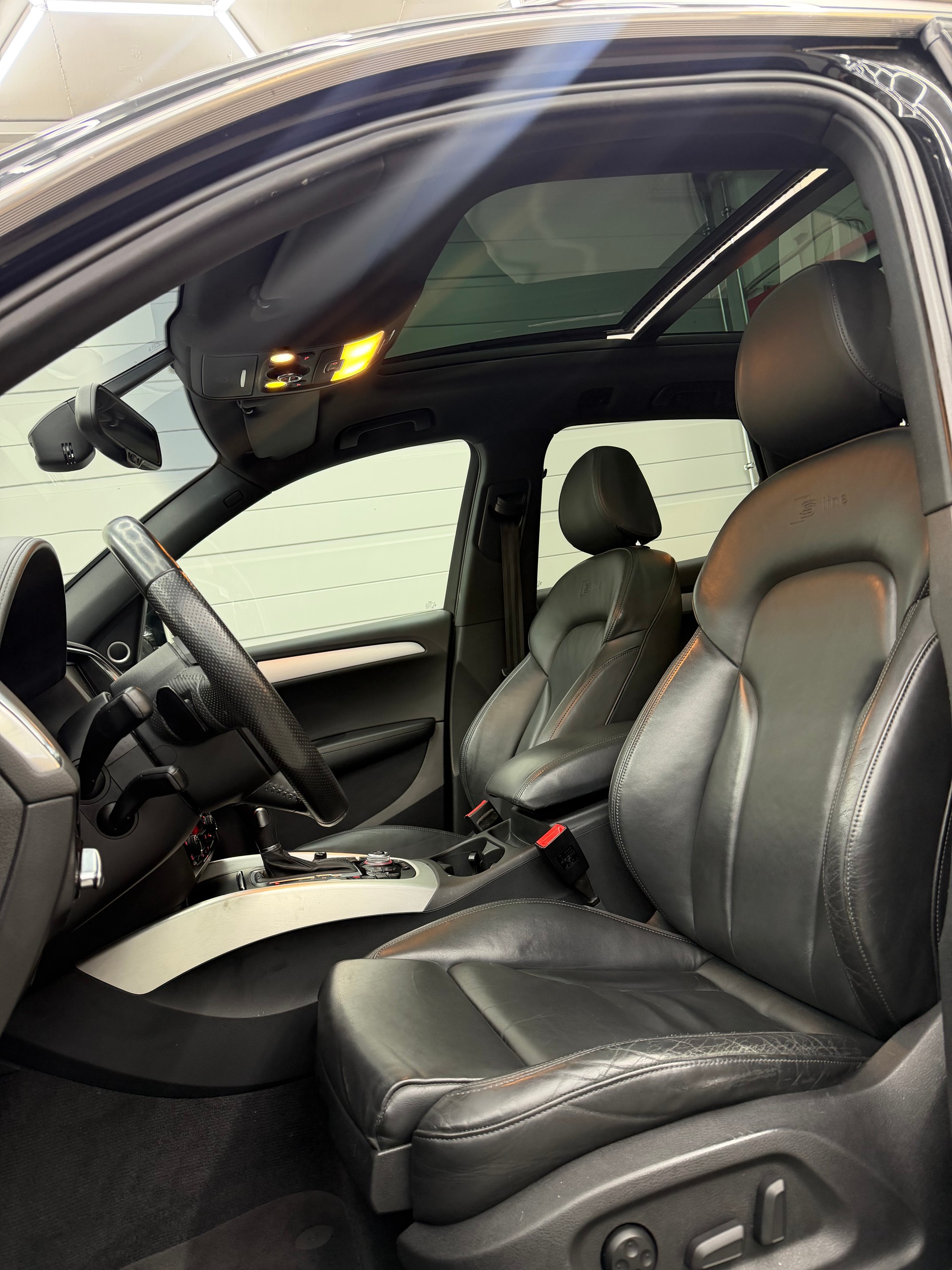 AUDI Q5 3.0 TDI quattro S-tronic S-Line-image-5