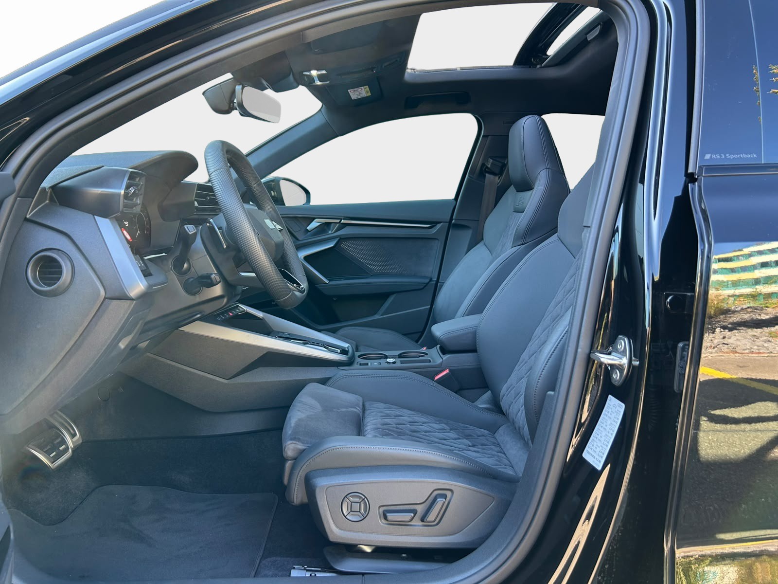 AUDI RS3 Sportback 2.5 TSI quattro S-tronic-image-4